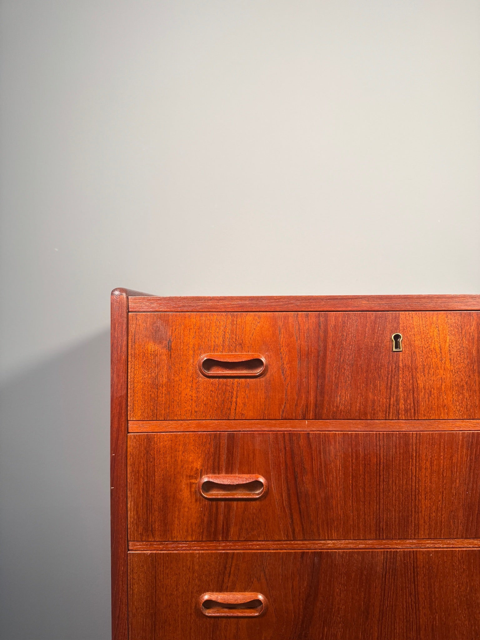 Cassettiera in teak anni 70