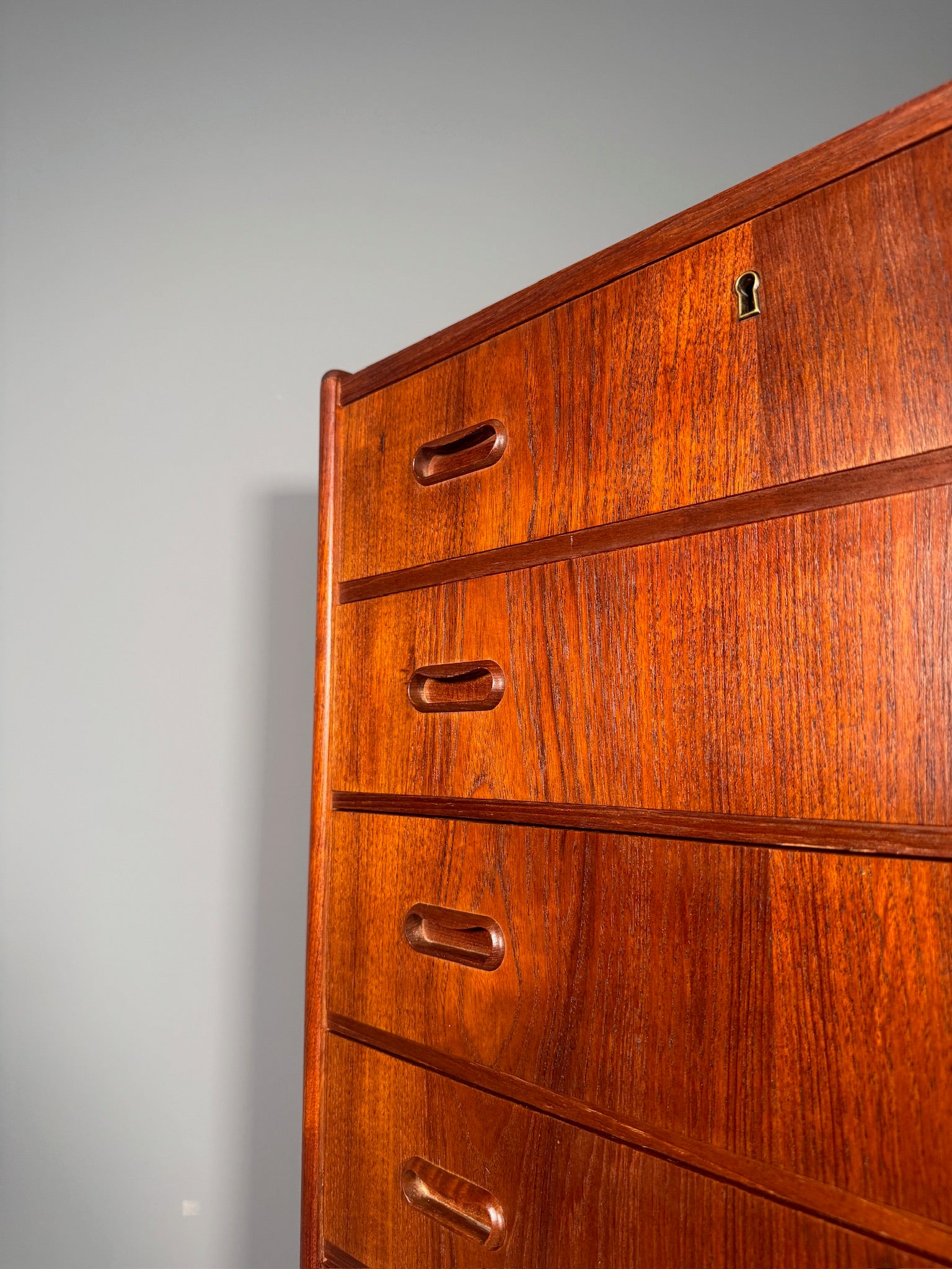 Cassettiera in teak anni 70