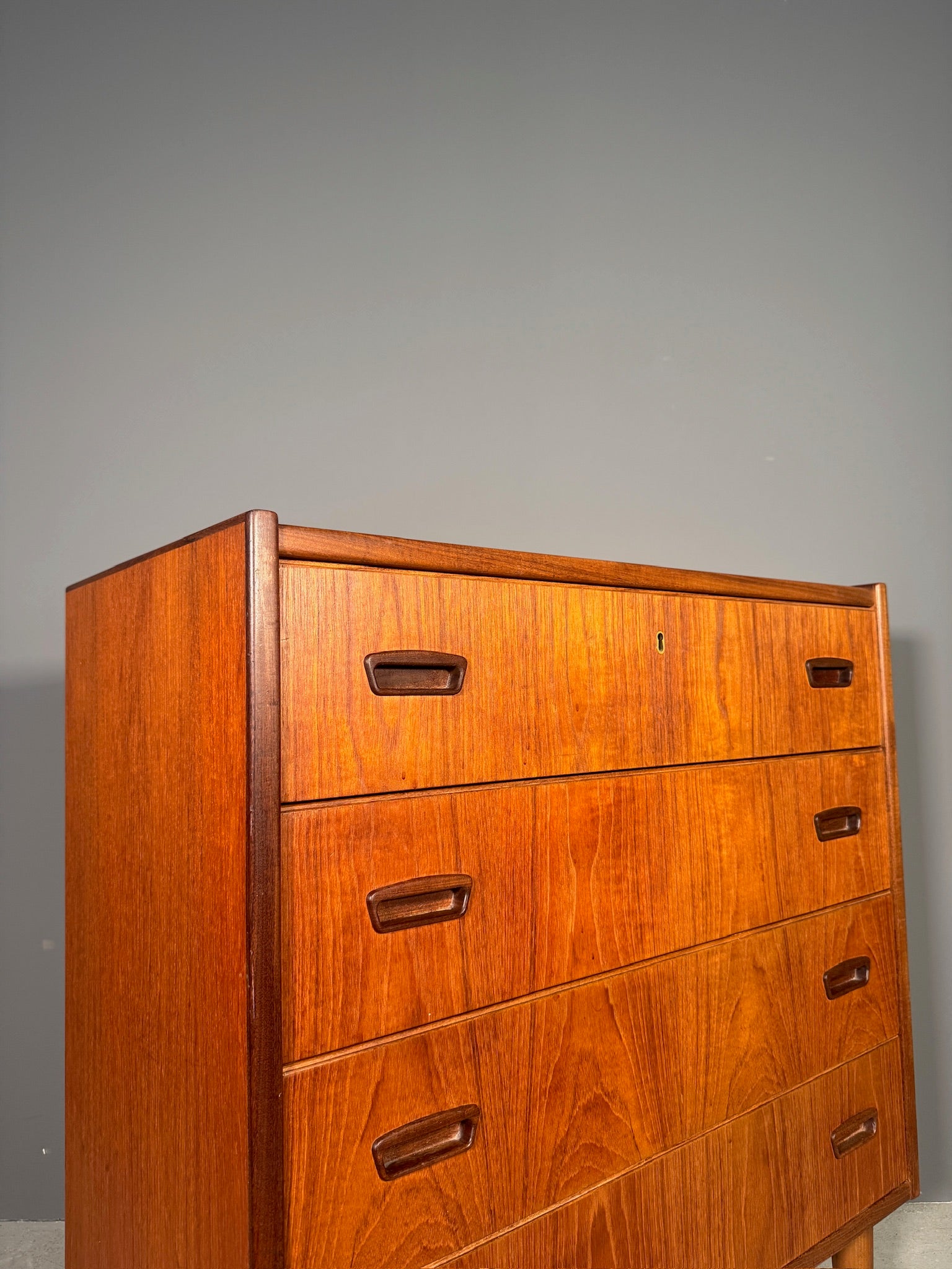 Cassettiera in teak anni 60
