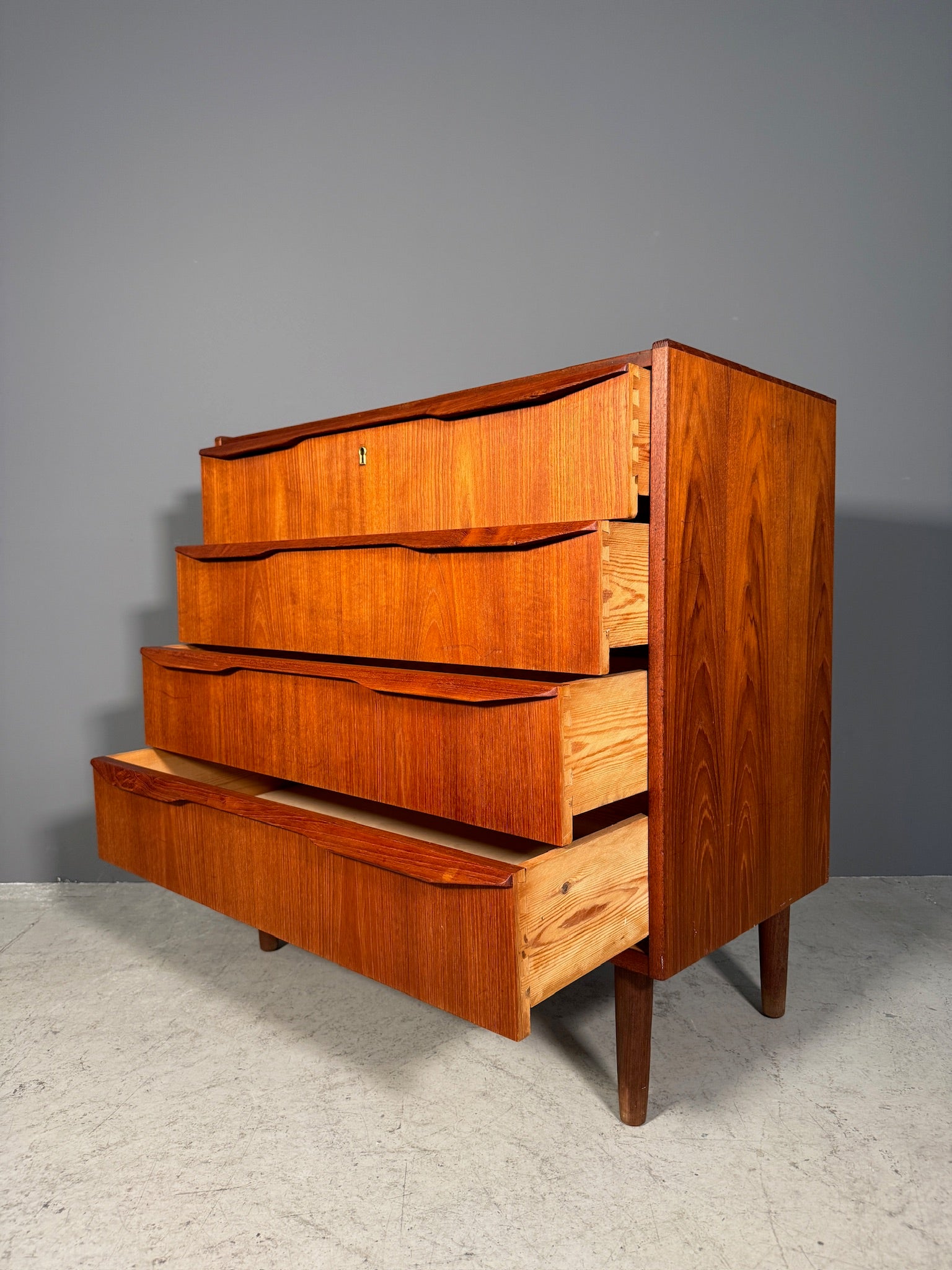 Cassettiera danese in teak