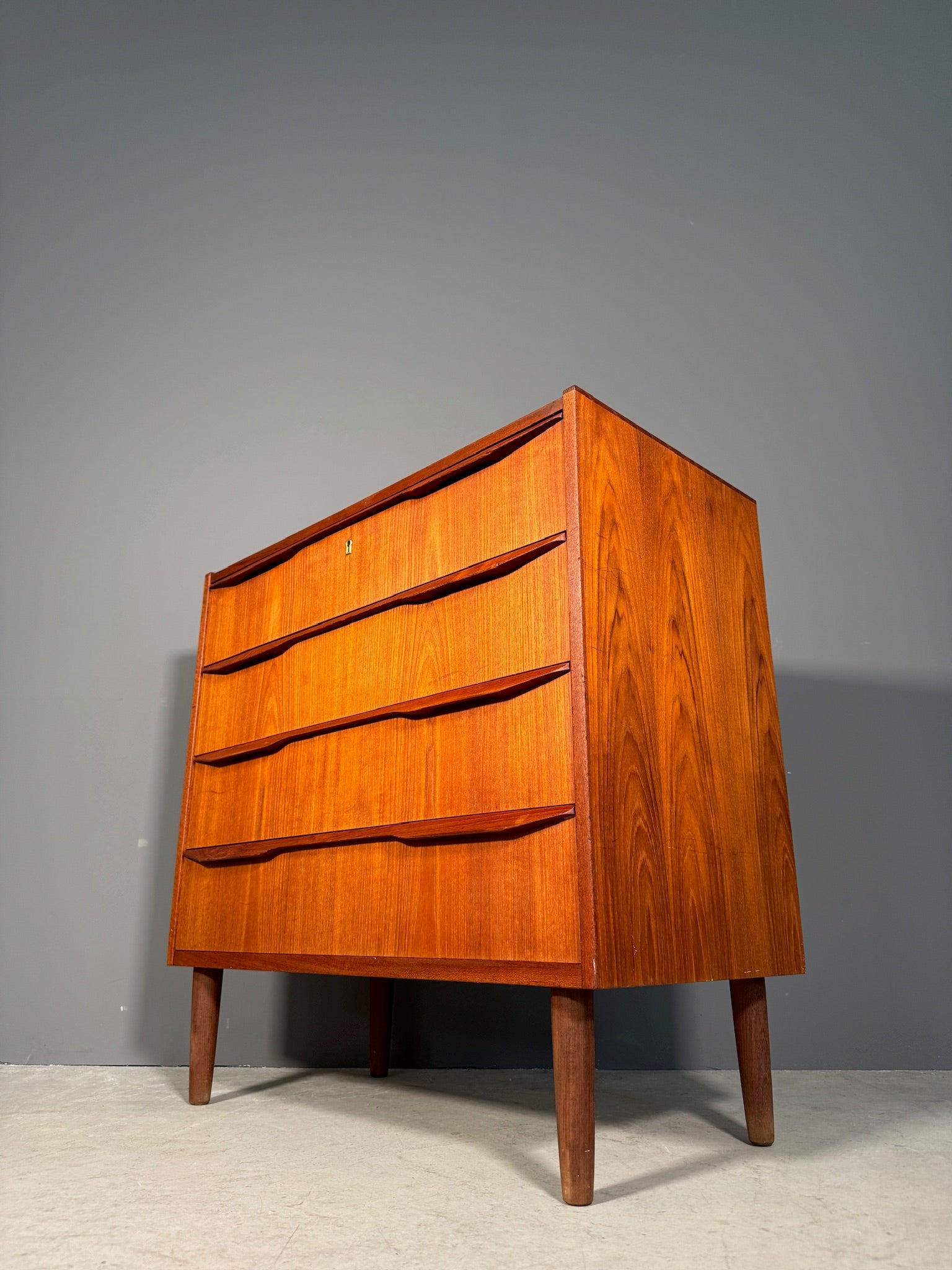 Cassettiera danese in teak