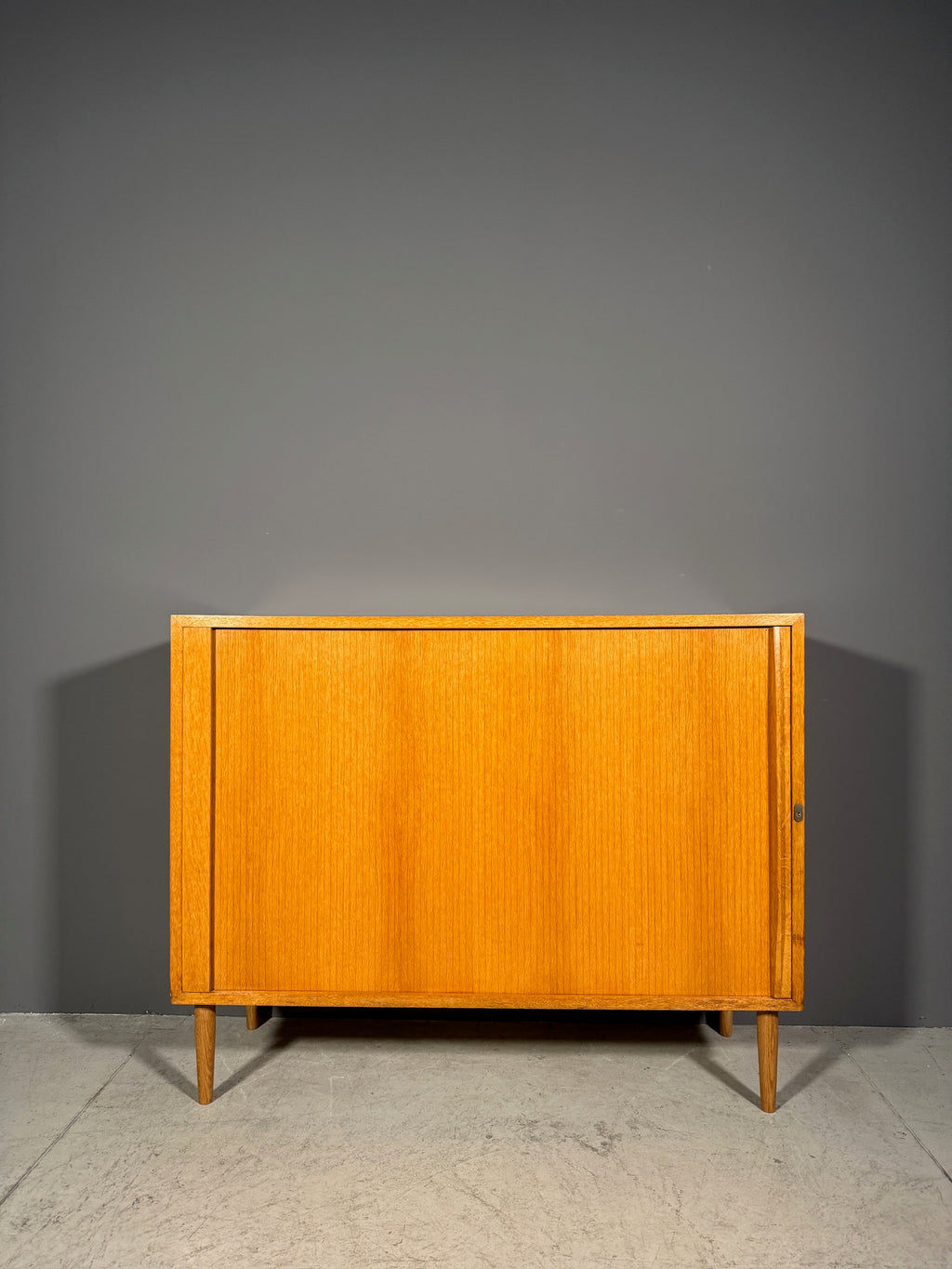 Sideboard con serrandina laterale