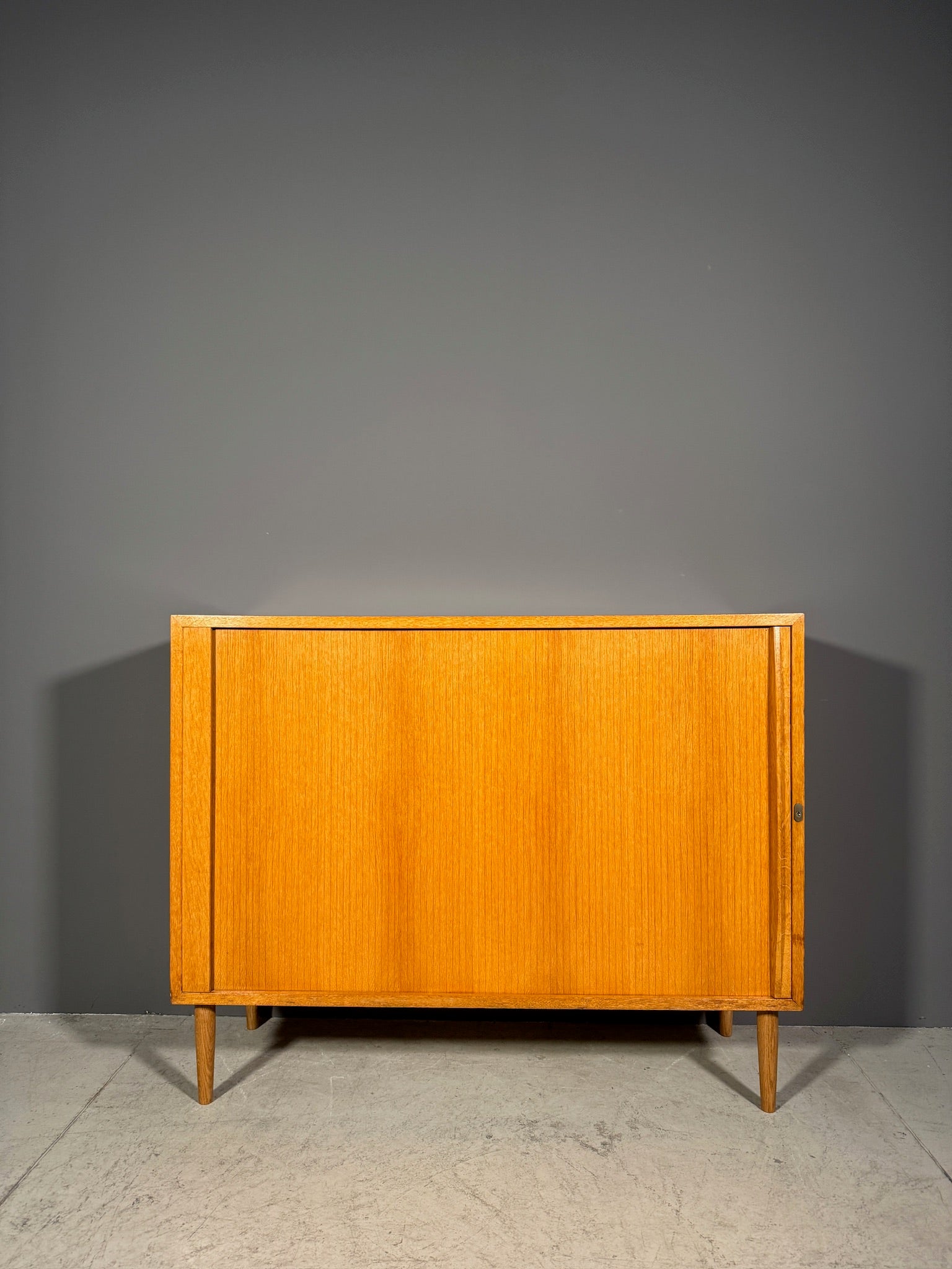 Sideboard con serrandina laterale