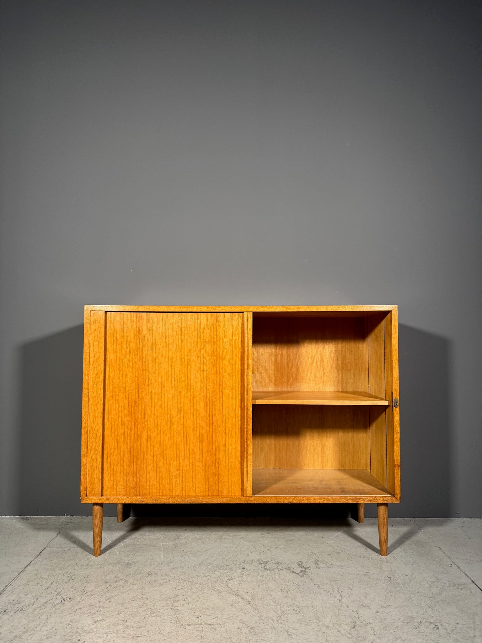 Sideboard con serrandina laterale