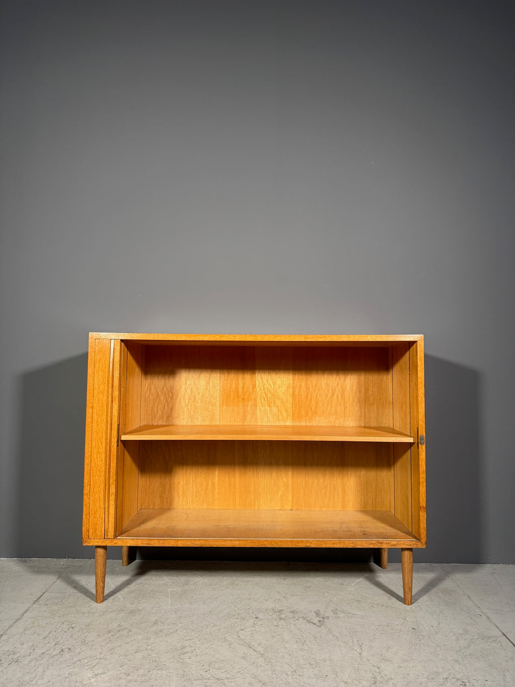 Sideboard con serrandina laterale