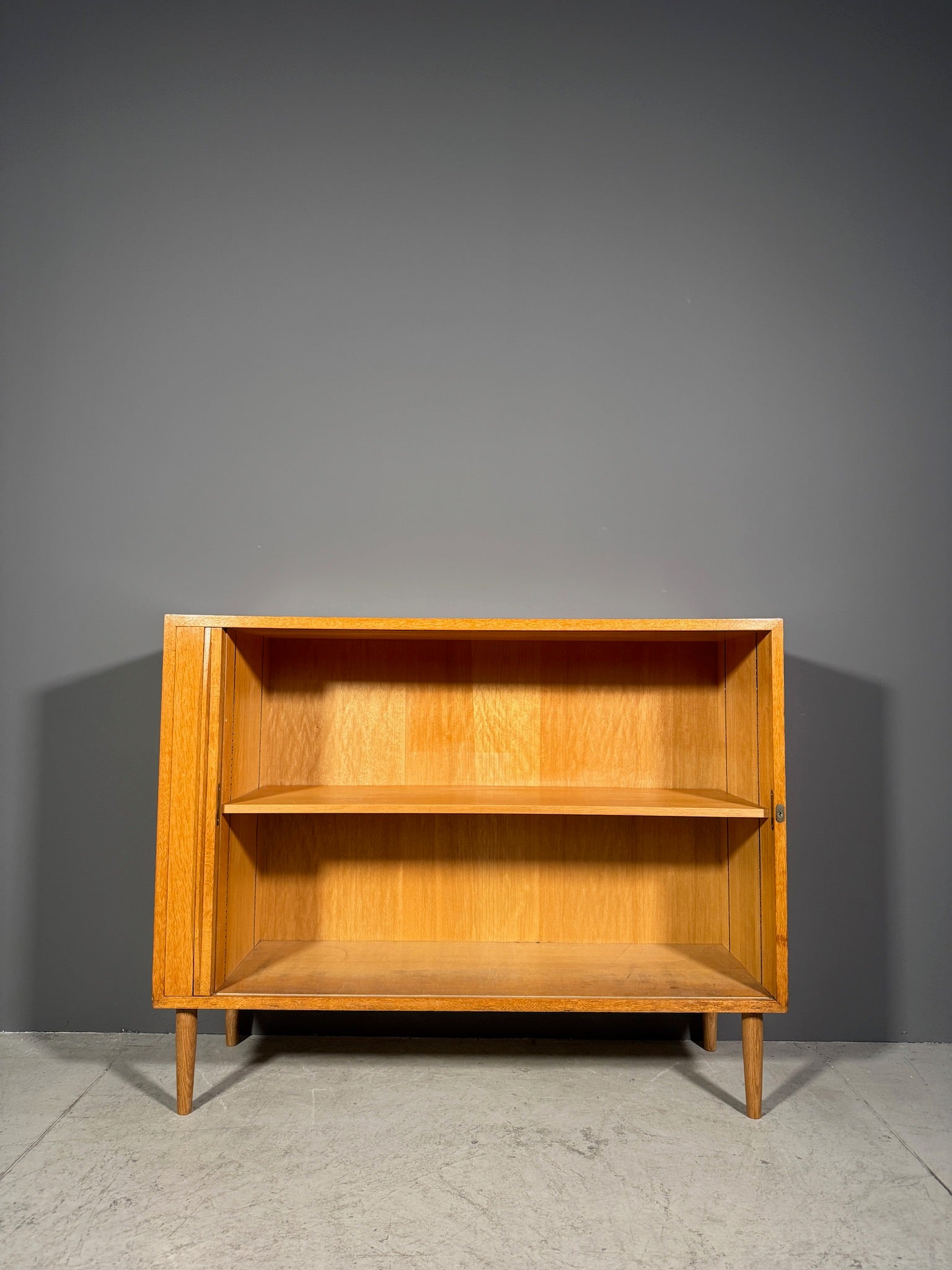 Sideboard con serrandina laterale