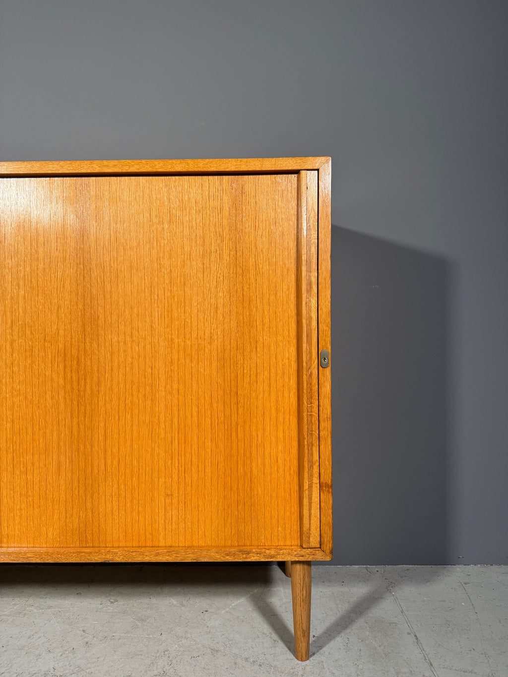 Sideboard con serrandina laterale