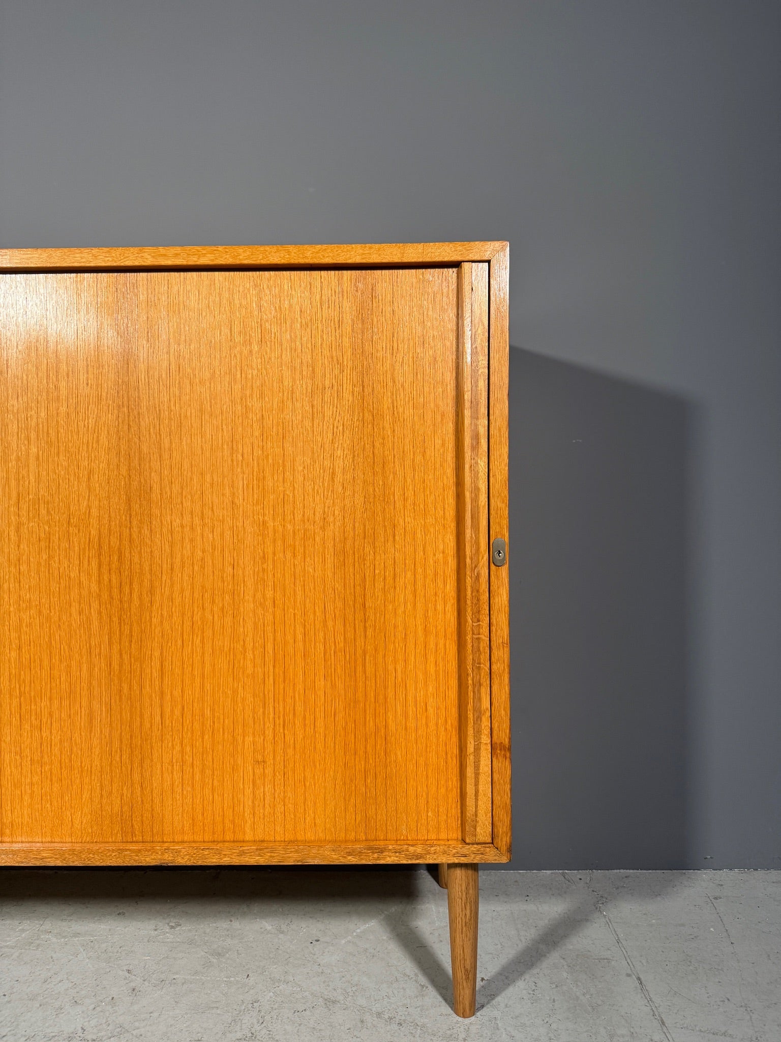 Sideboard con serrandina laterale