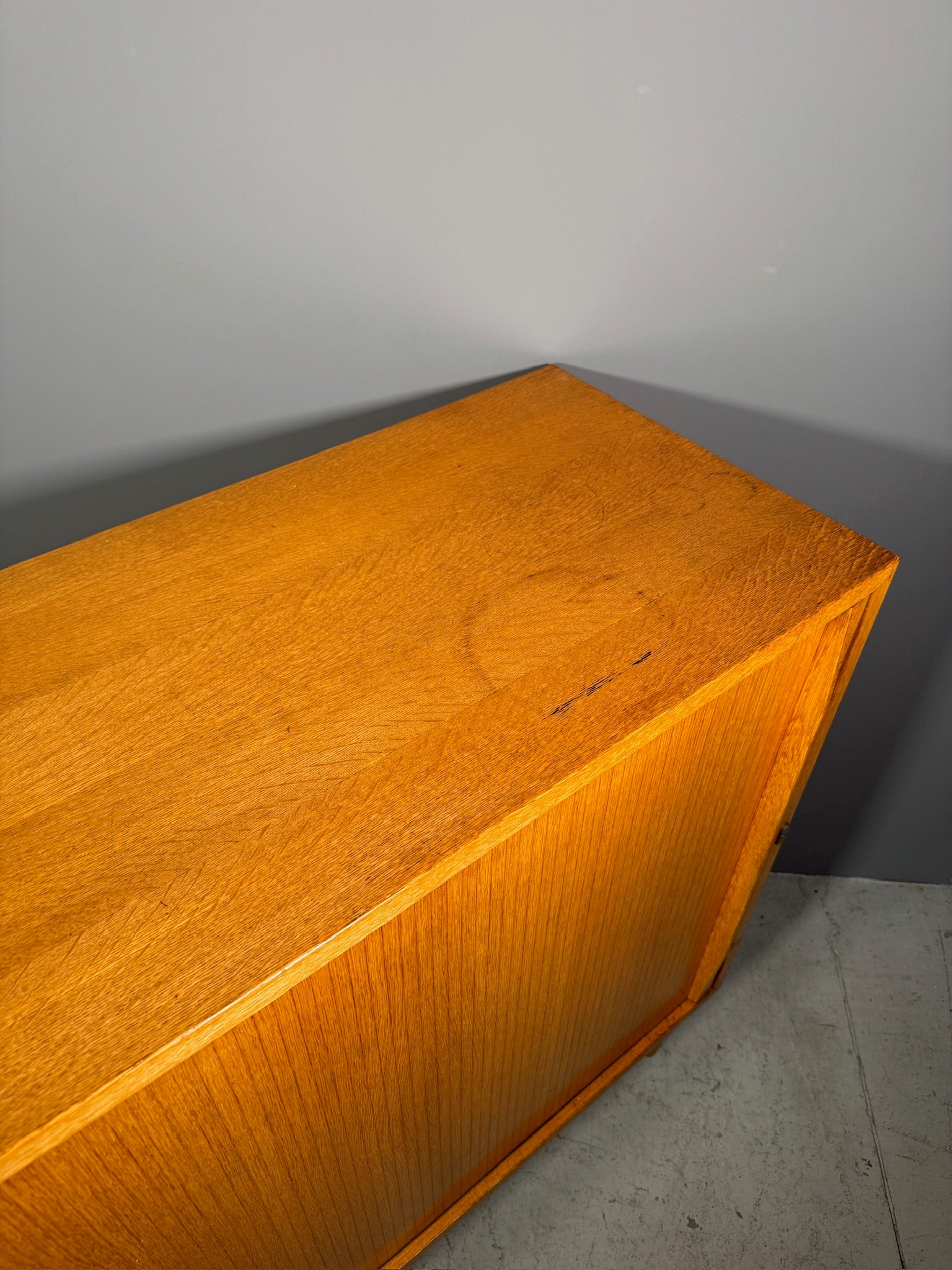 Sideboard con serrandina laterale