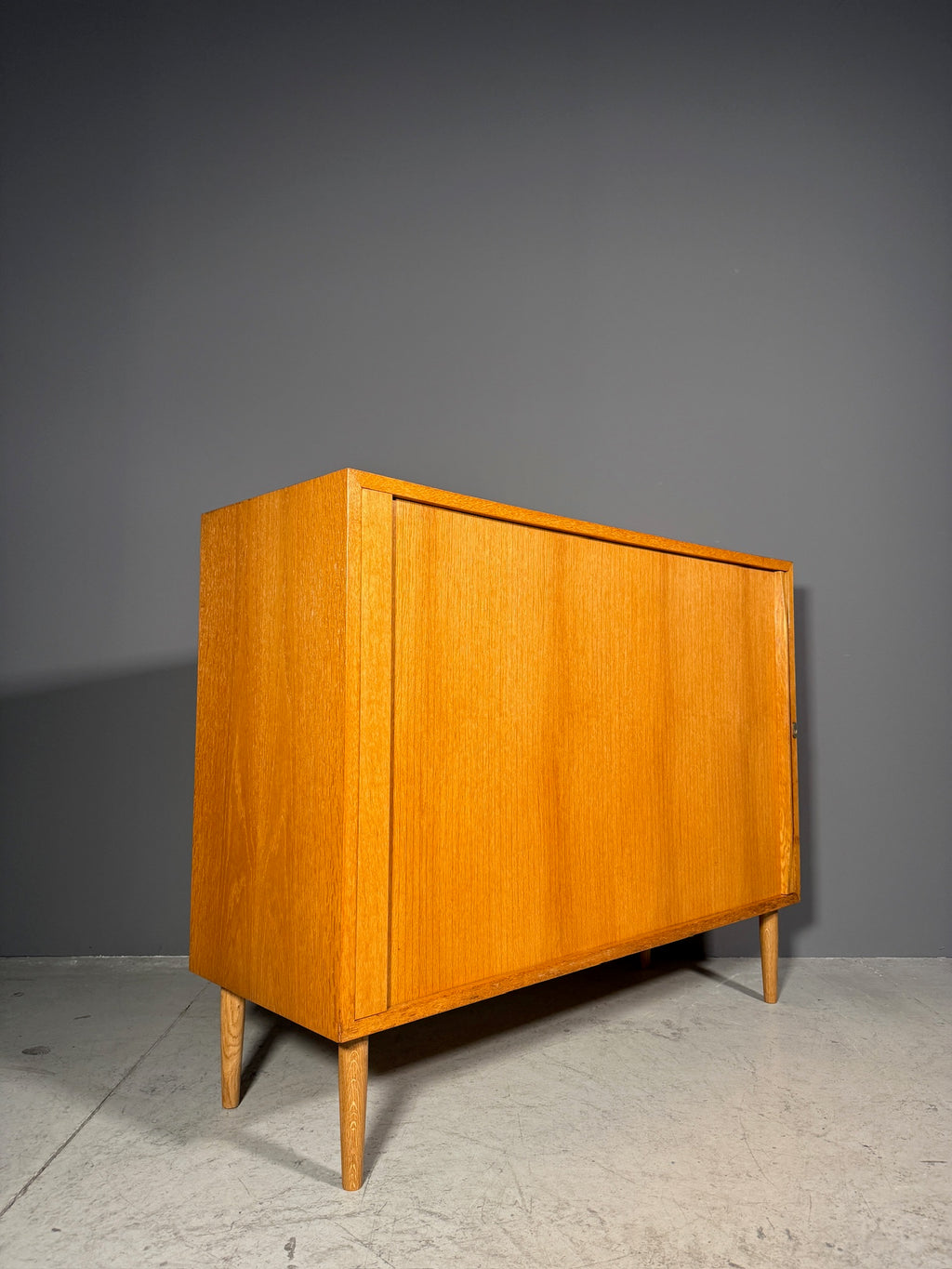 Sideboard con serrandina laterale