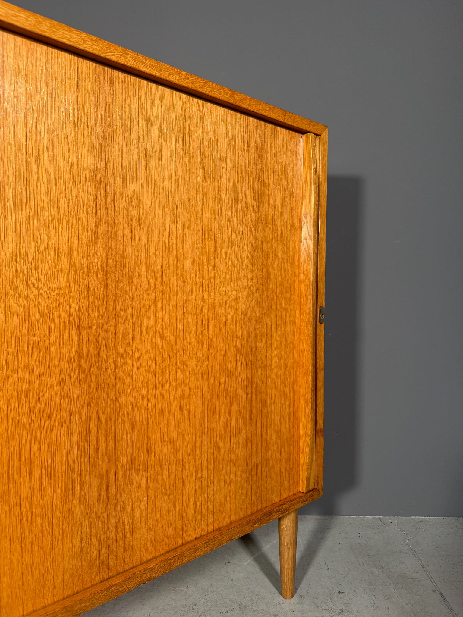 Sideboard con serrandina laterale