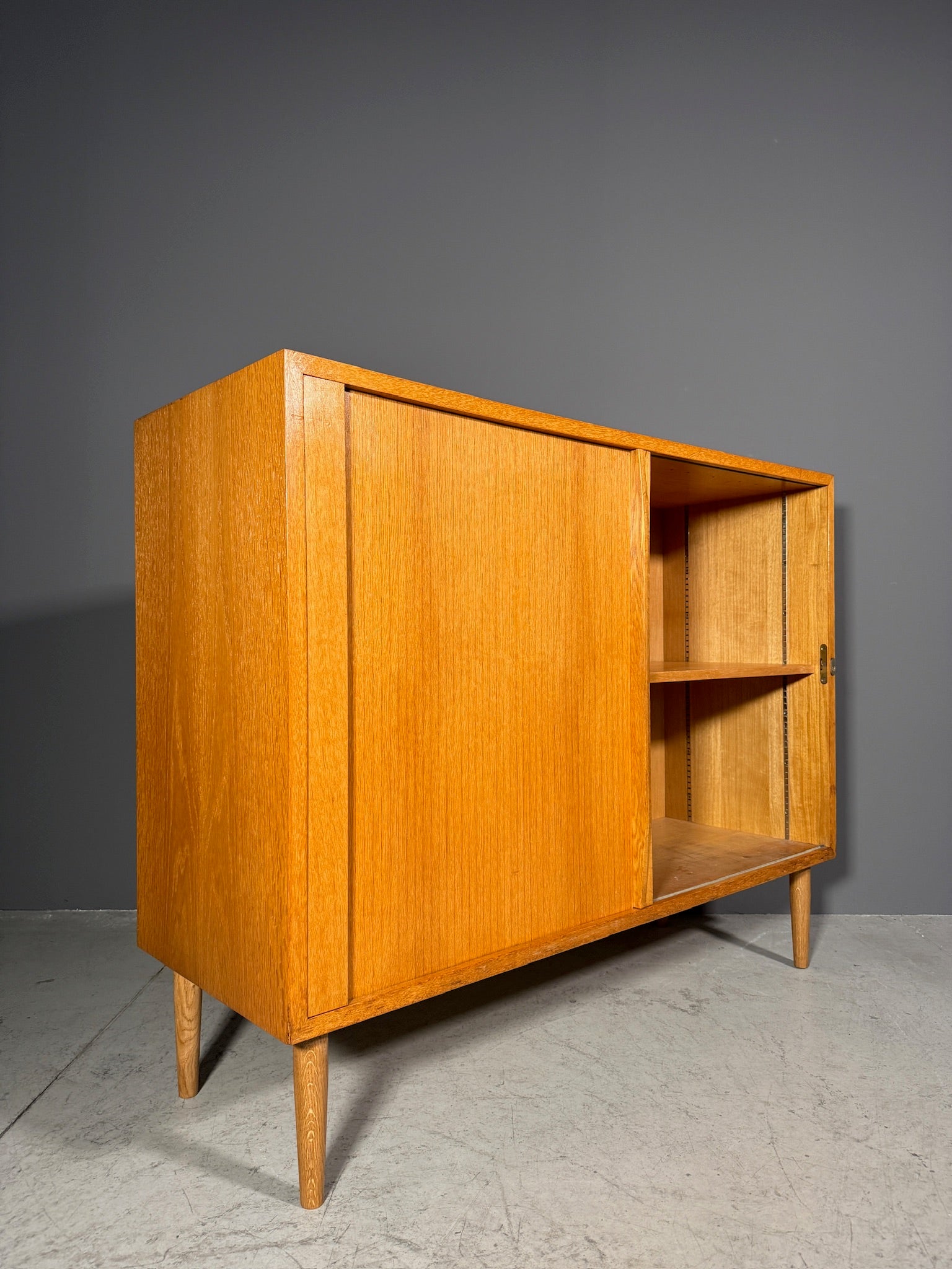 Sideboard con serrandina laterale