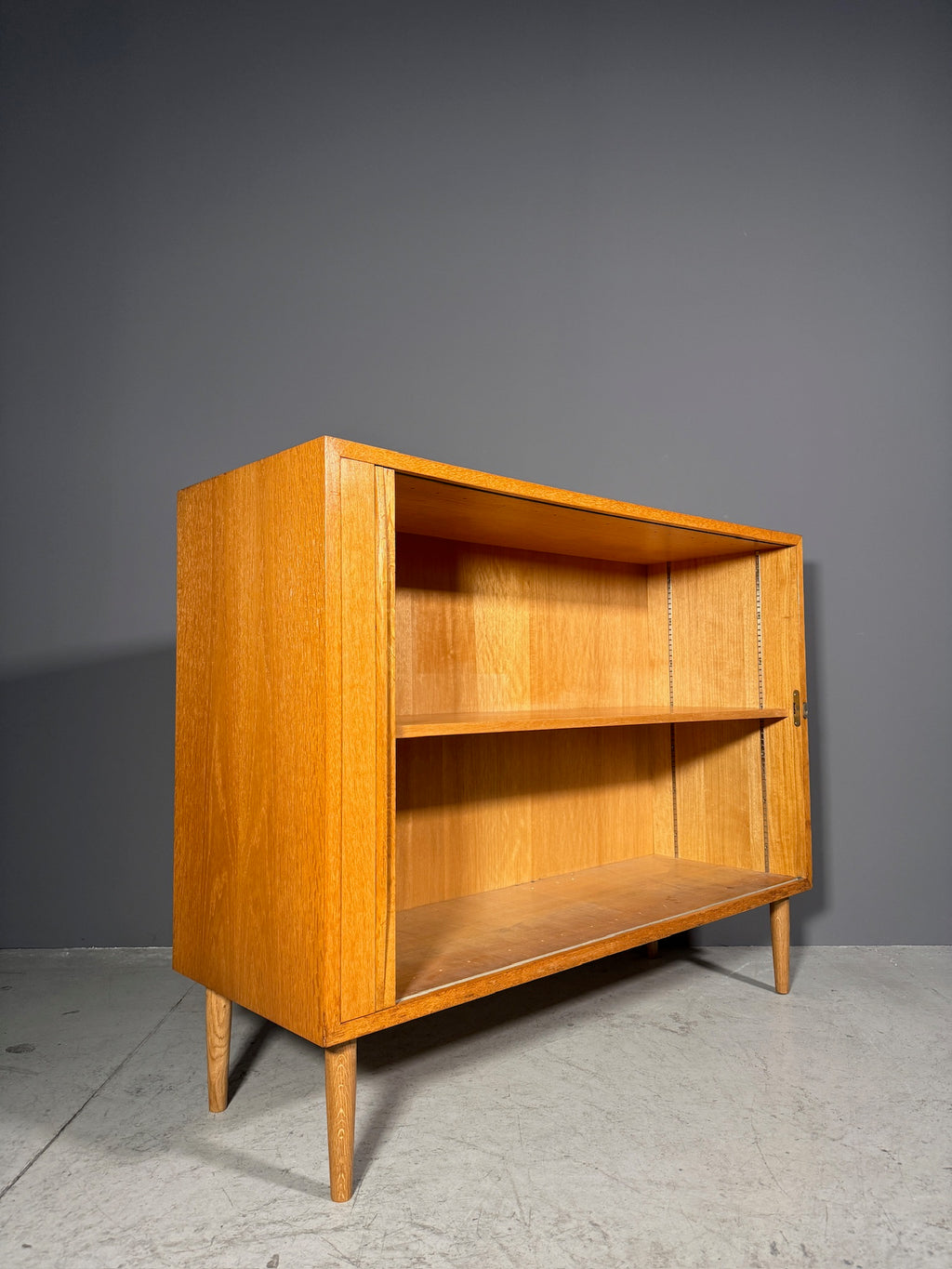 Sideboard con serrandina laterale