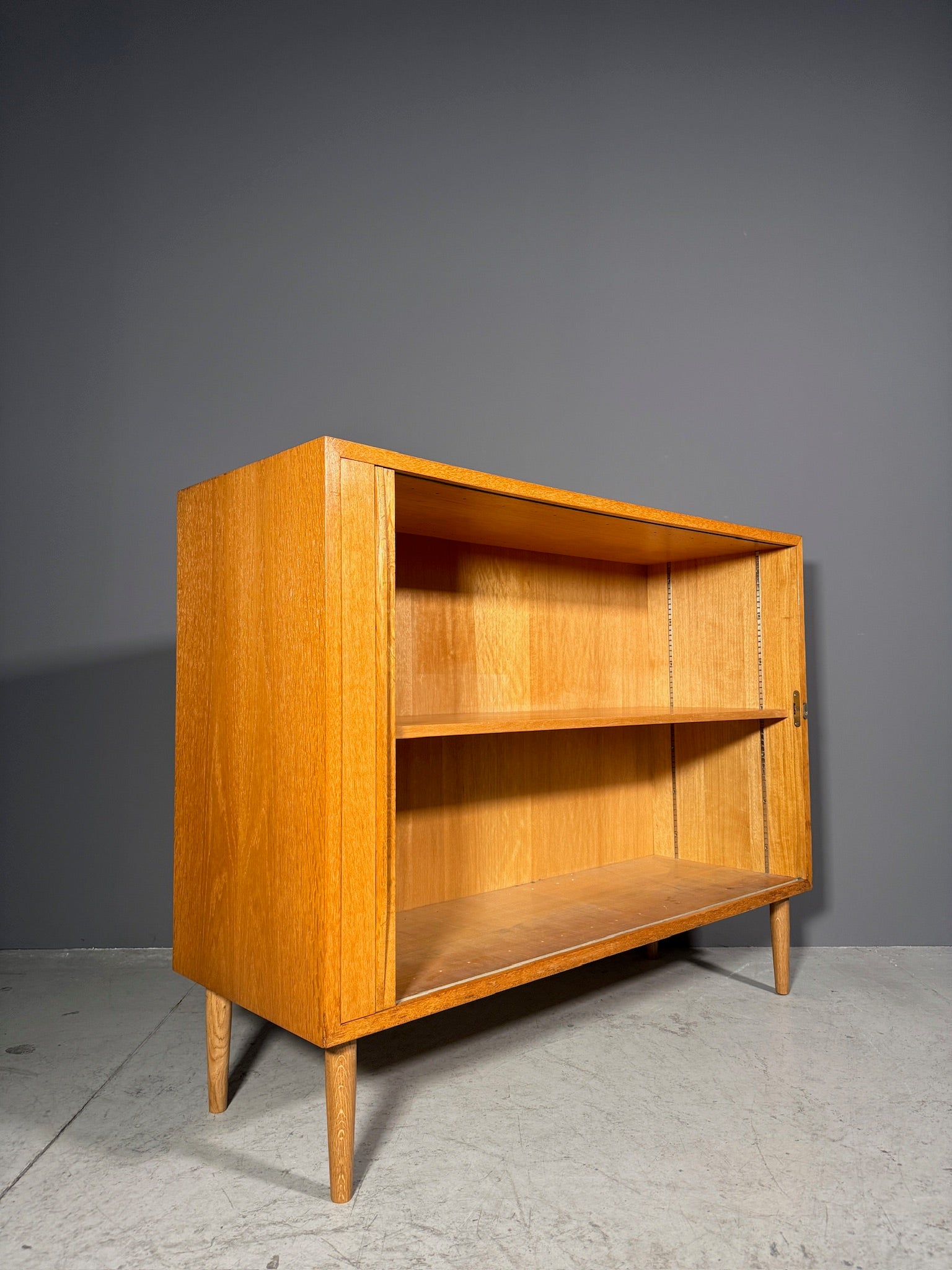 Sideboard con serrandina laterale