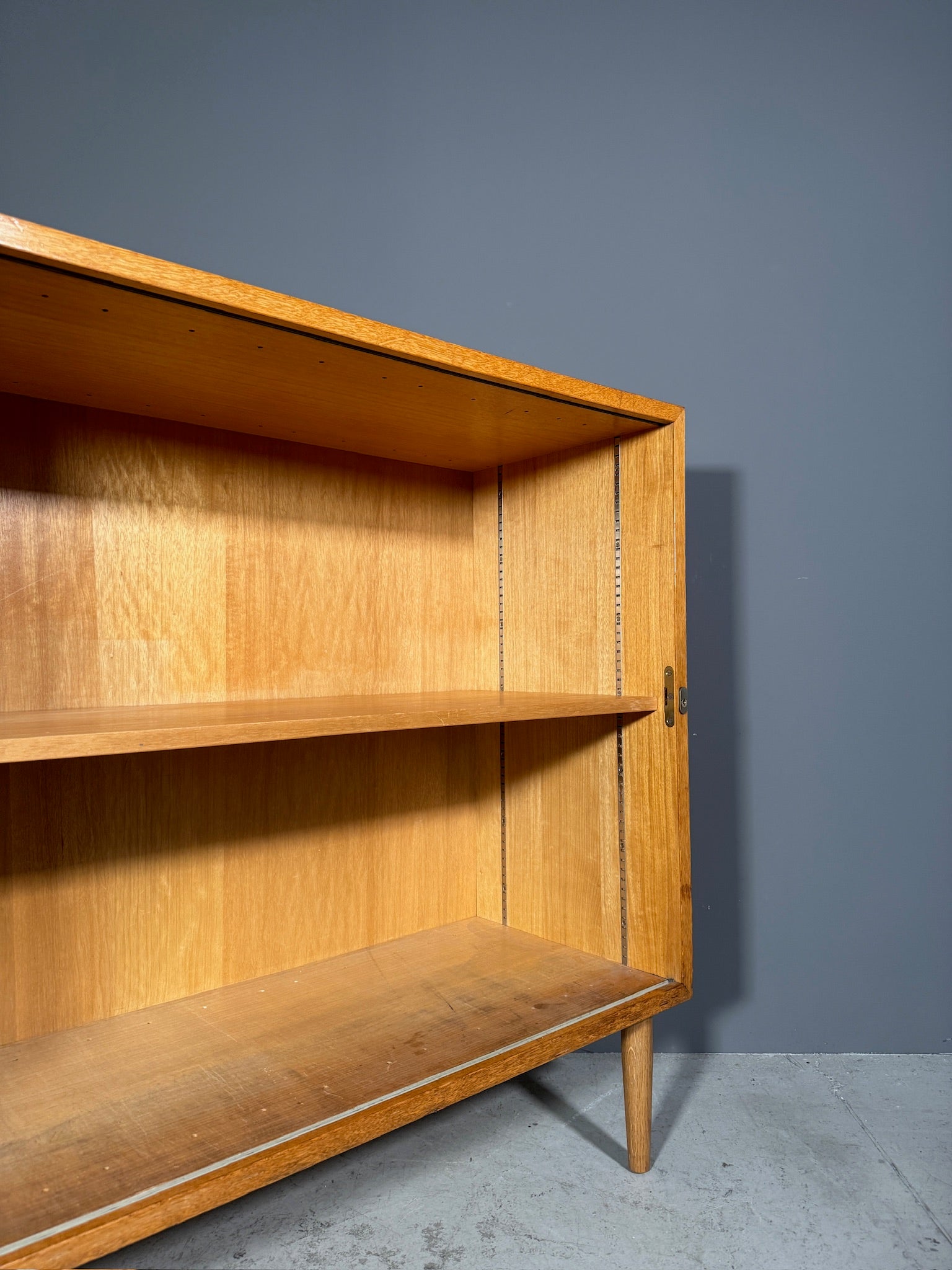 Sideboard con serrandina laterale