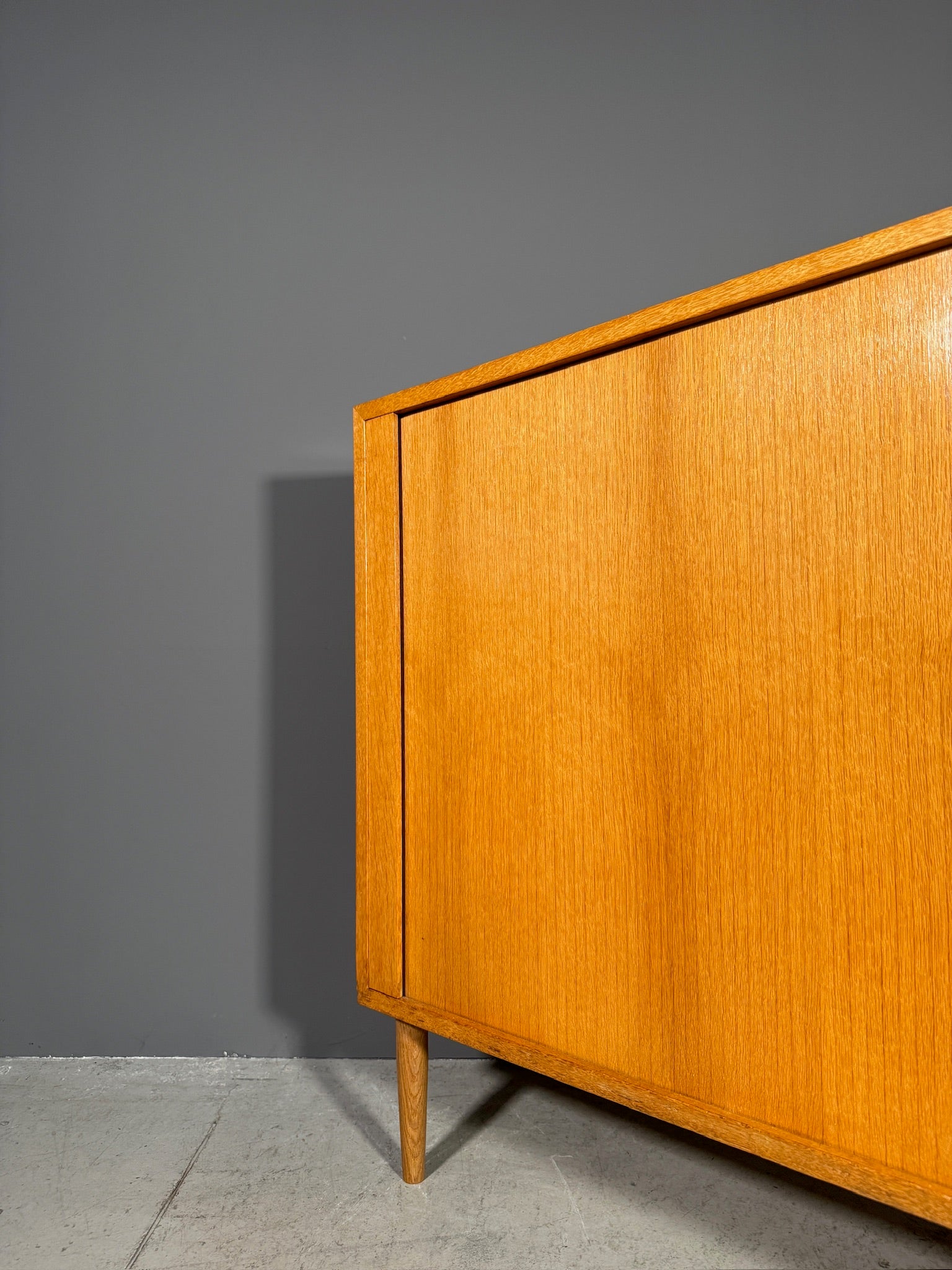 Sideboard con serrandina laterale
