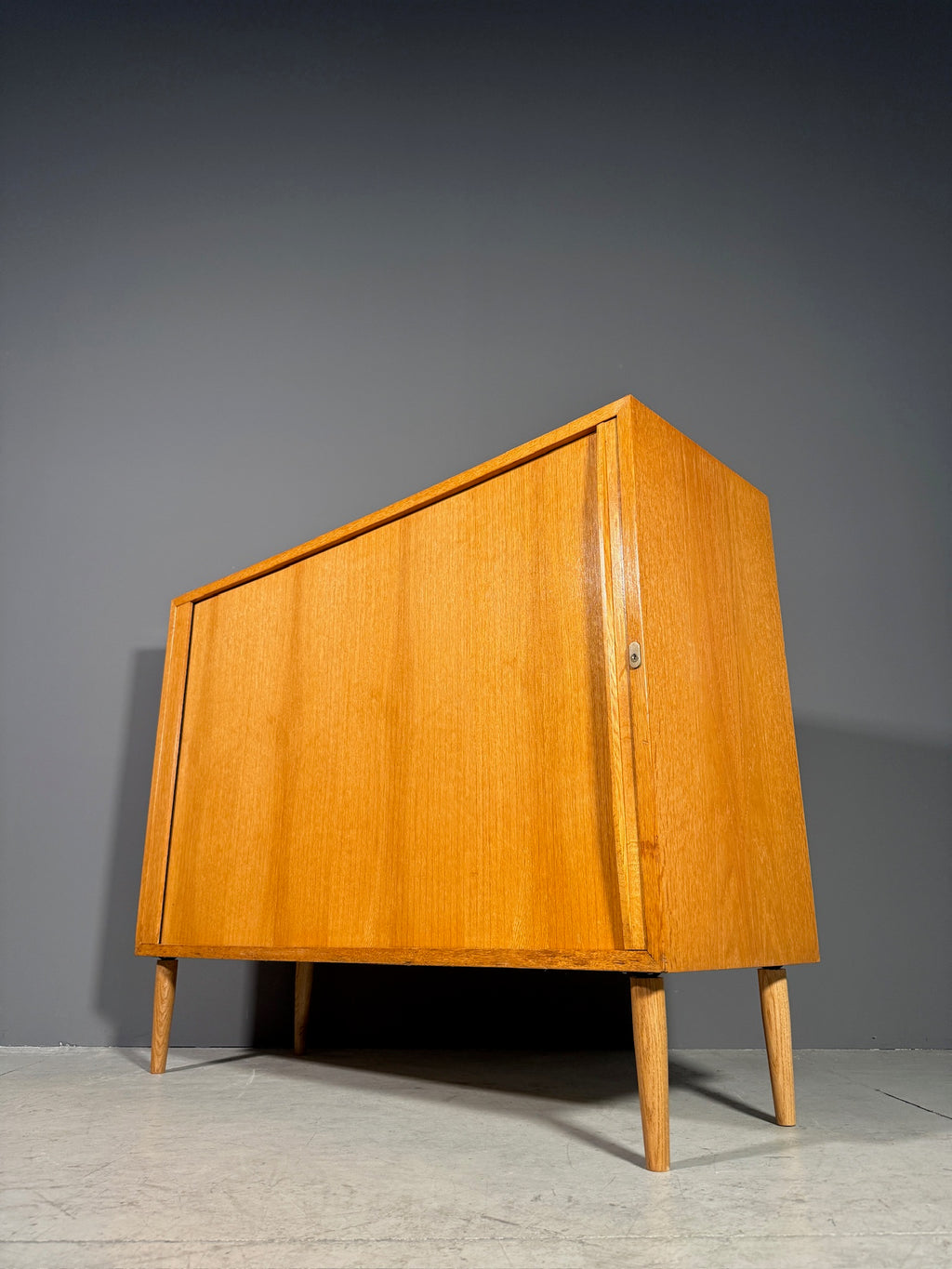 Sideboard con serrandina laterale