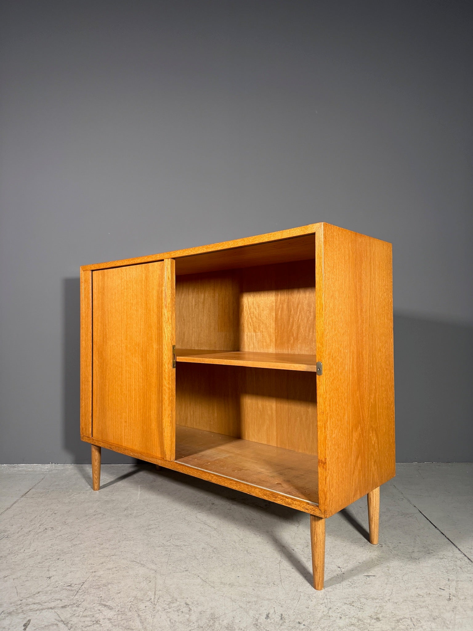 Sideboard con serrandina laterale