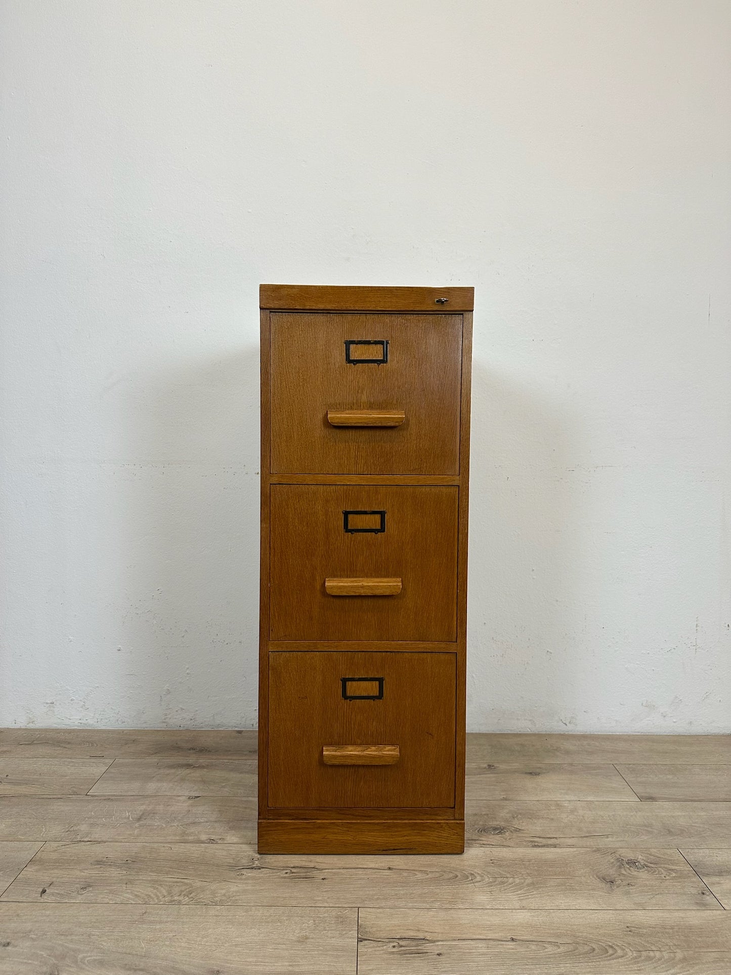 Schedario in rovere anni 60
