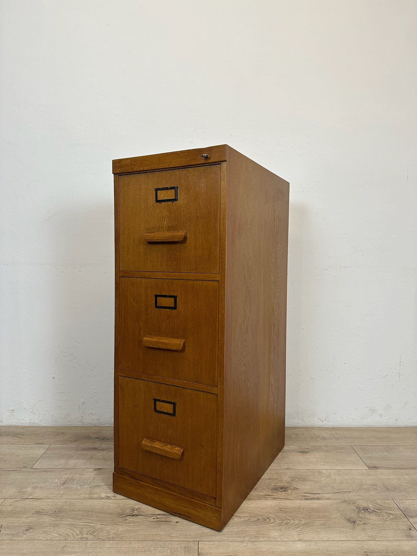 Schedario in rovere anni 60