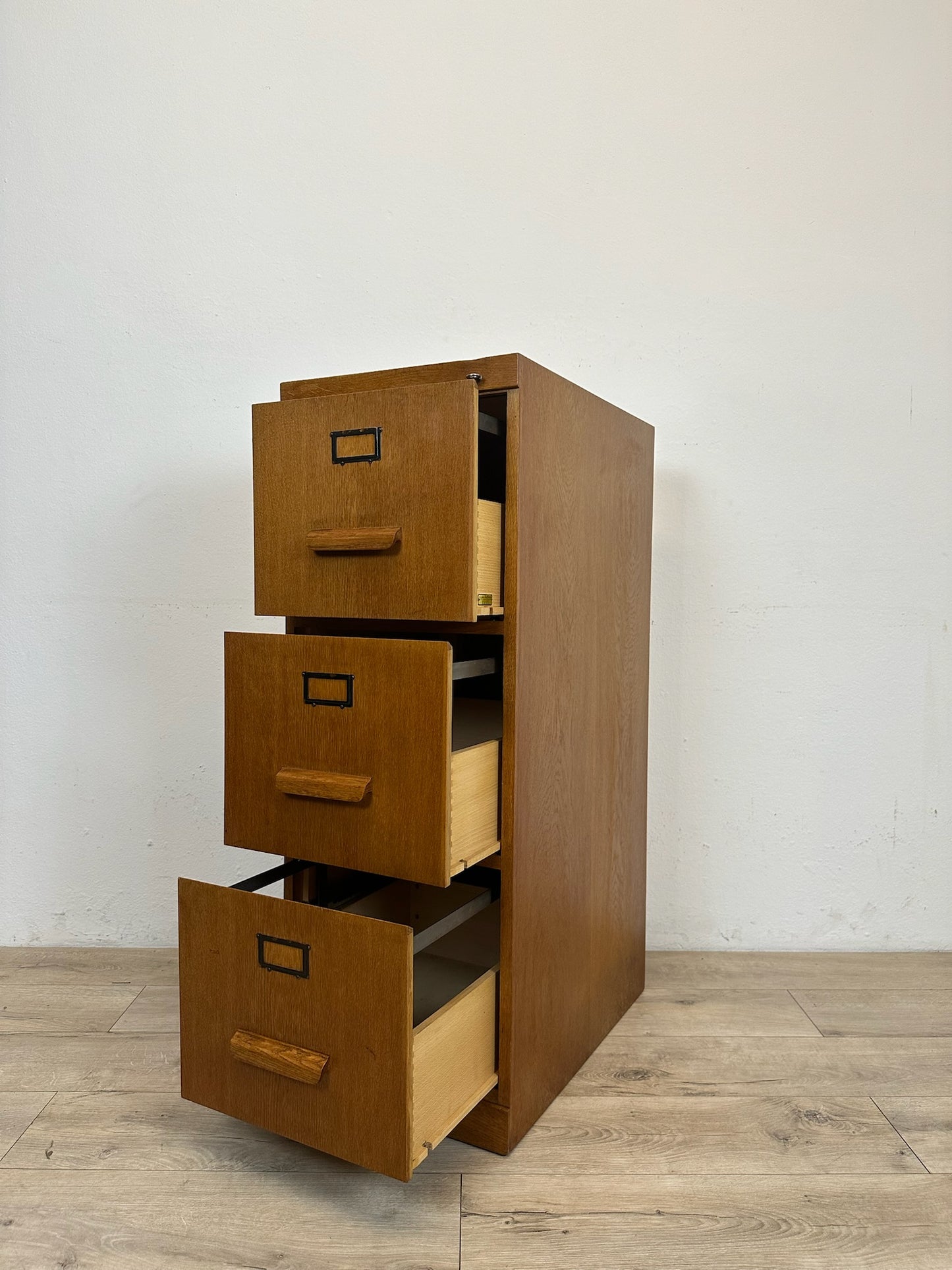 Schedario in rovere anni 60