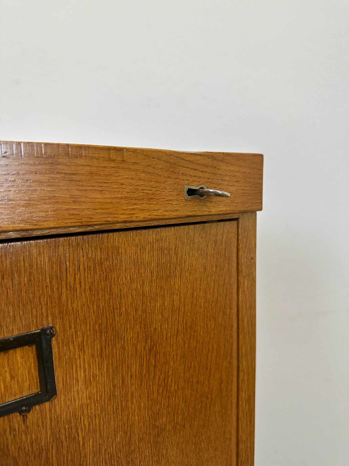 Schedario in rovere anni 60
