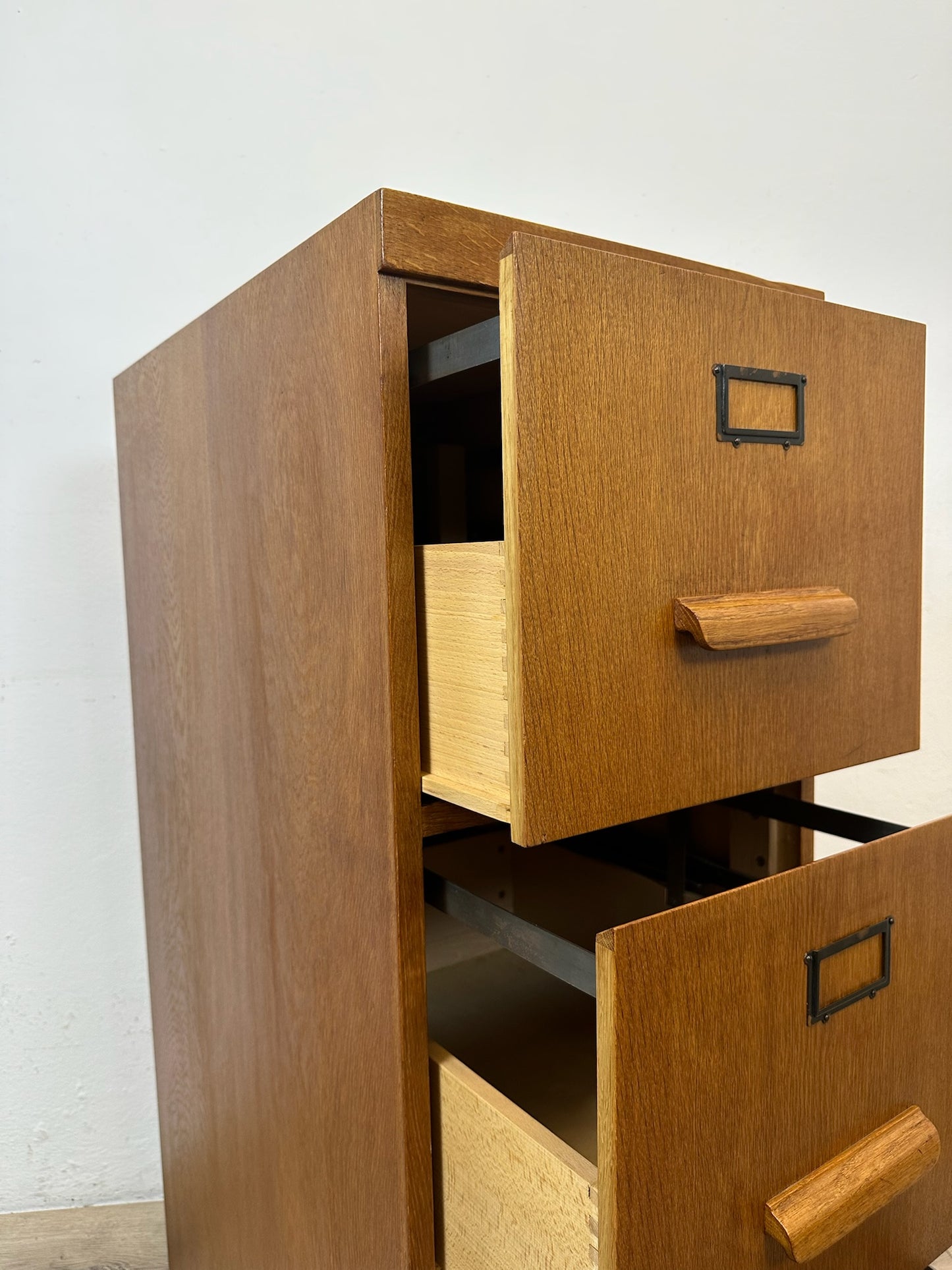 Schedario in rovere anni 60
