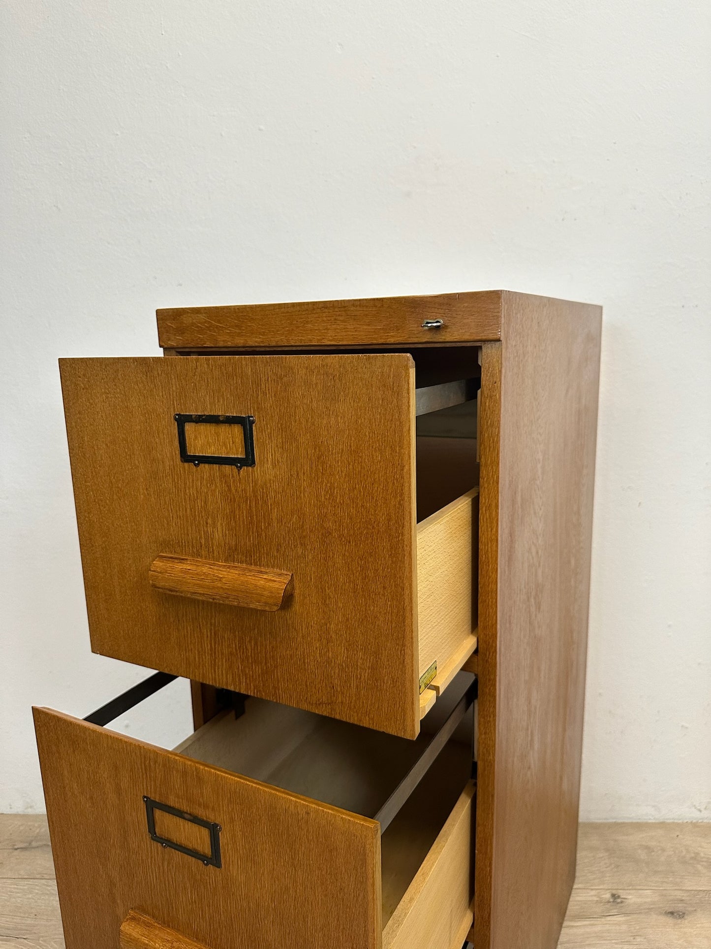 Schedario in rovere anni 60