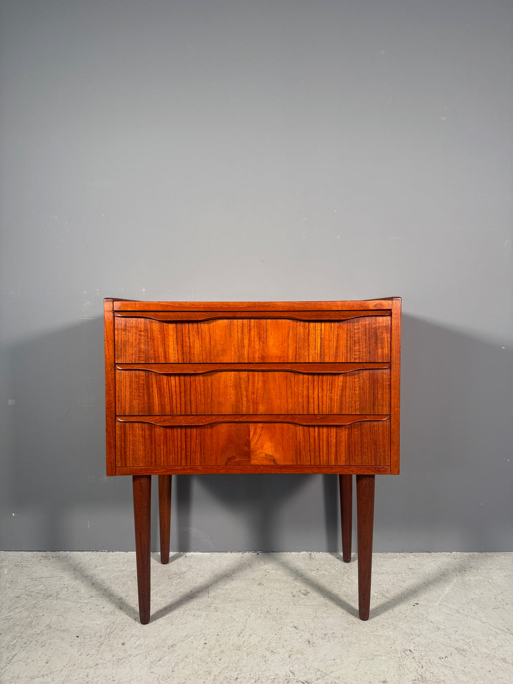 Comodino danese in teak