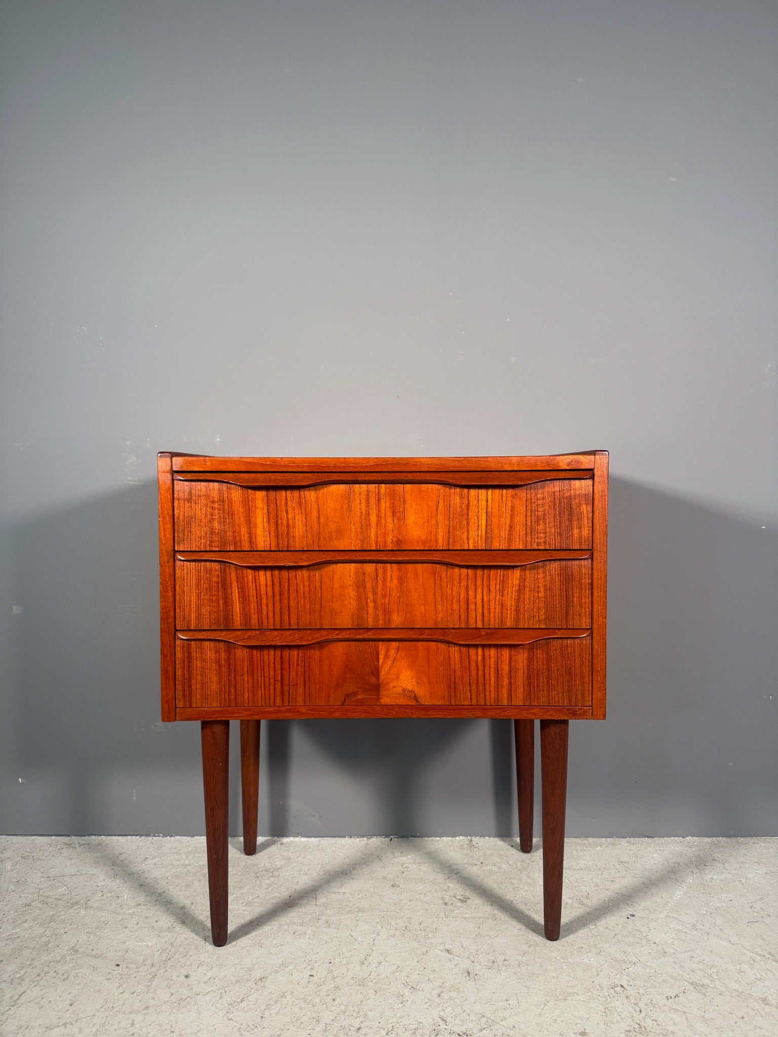 Comodino danese in teak