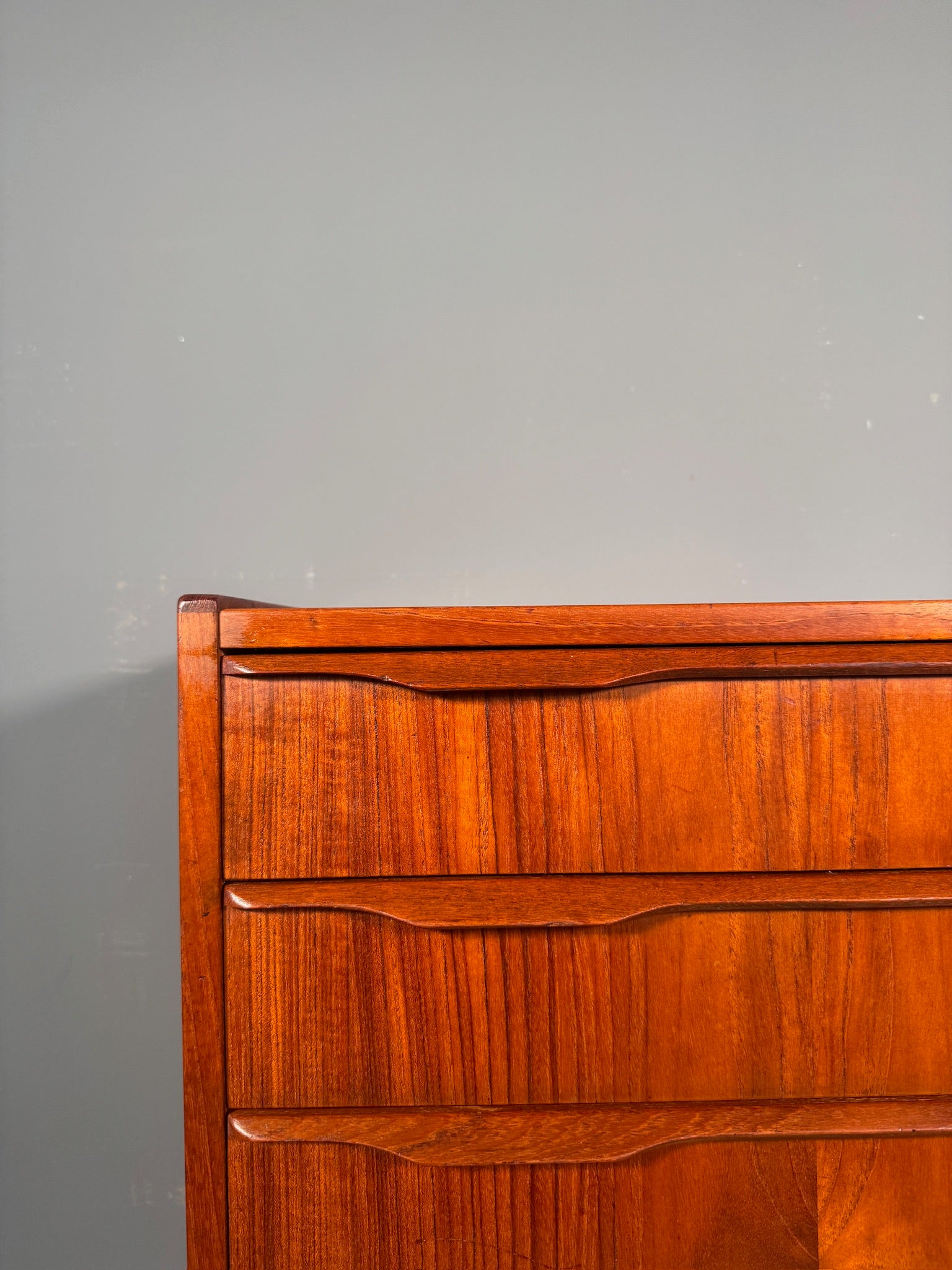 Comodino danese in teak