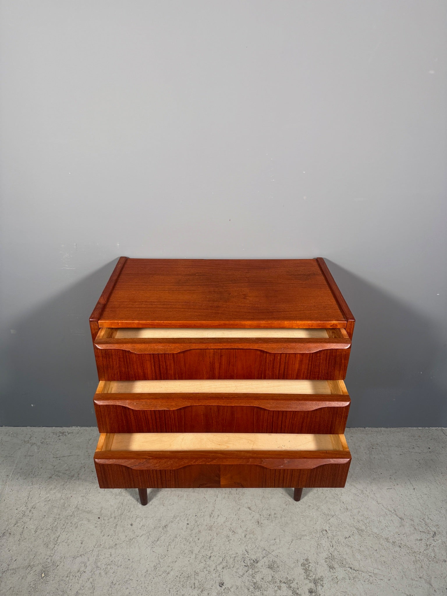 Comodino danese in teak