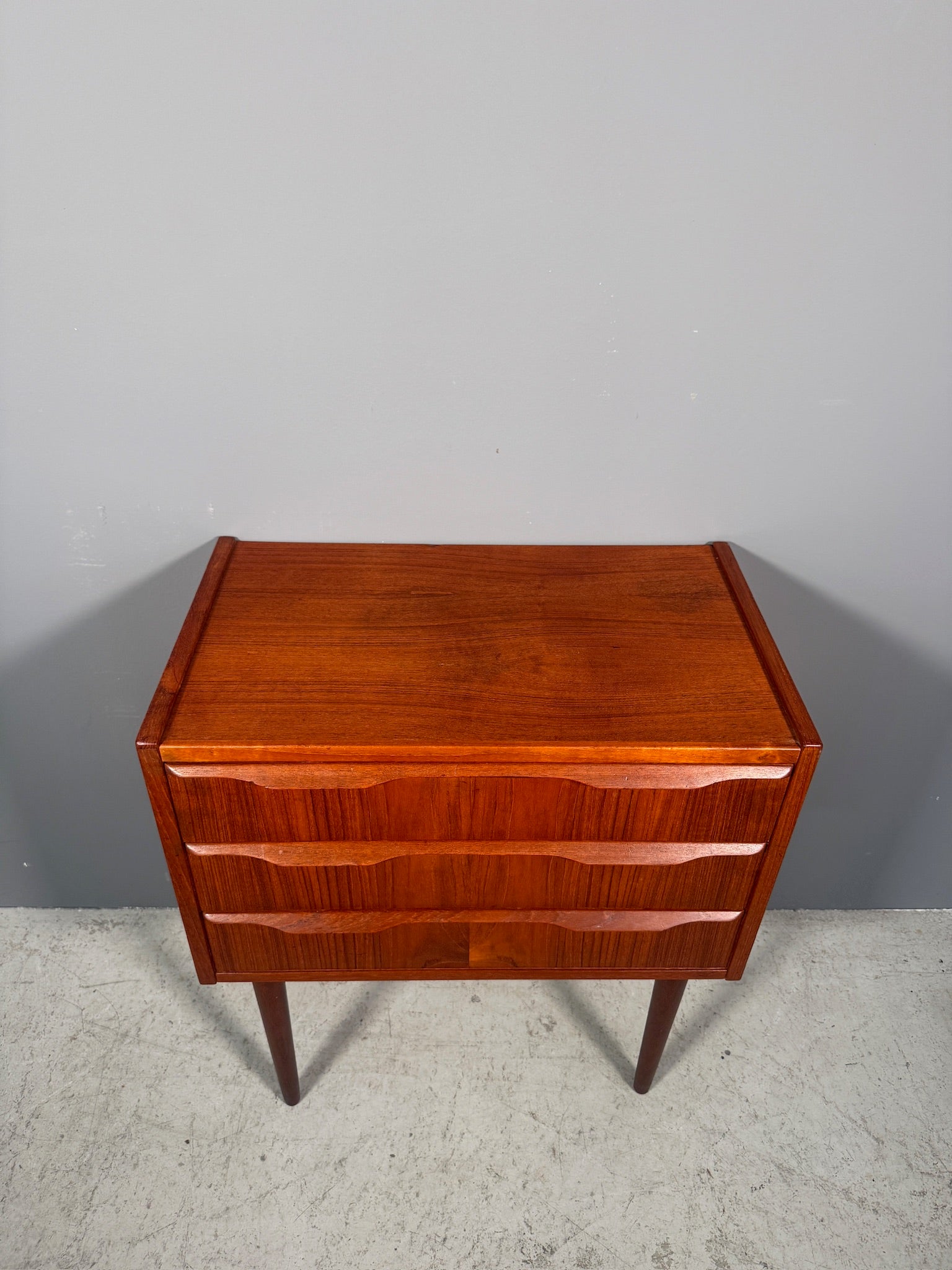 Comodino danese in teak