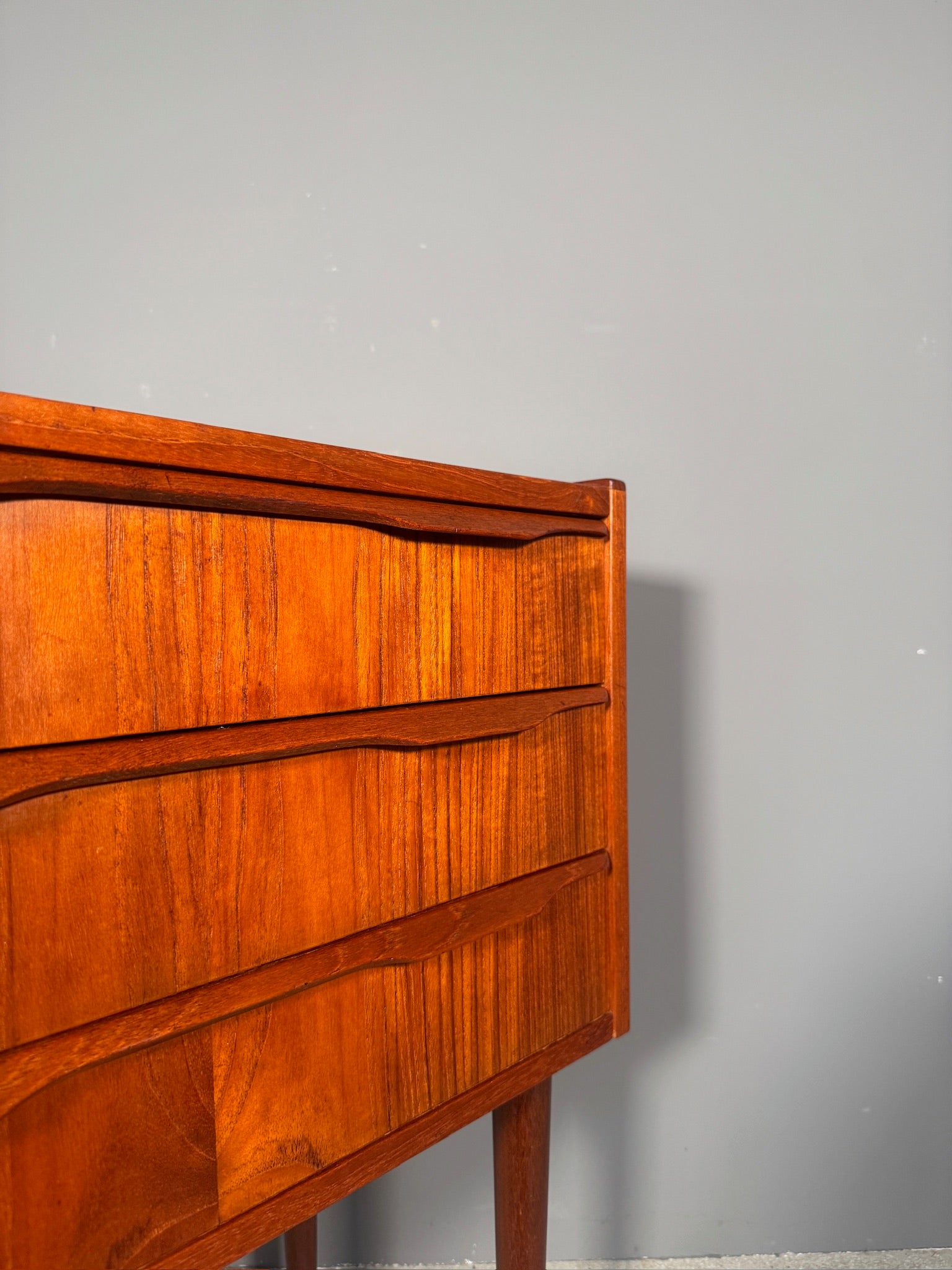 Comodino danese in teak