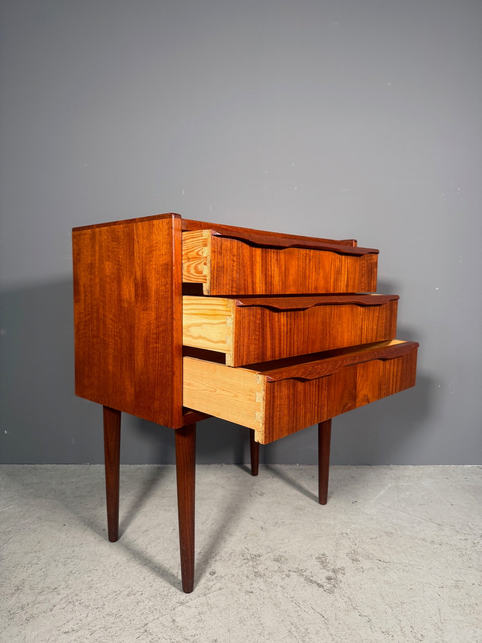 Comodino danese in teak