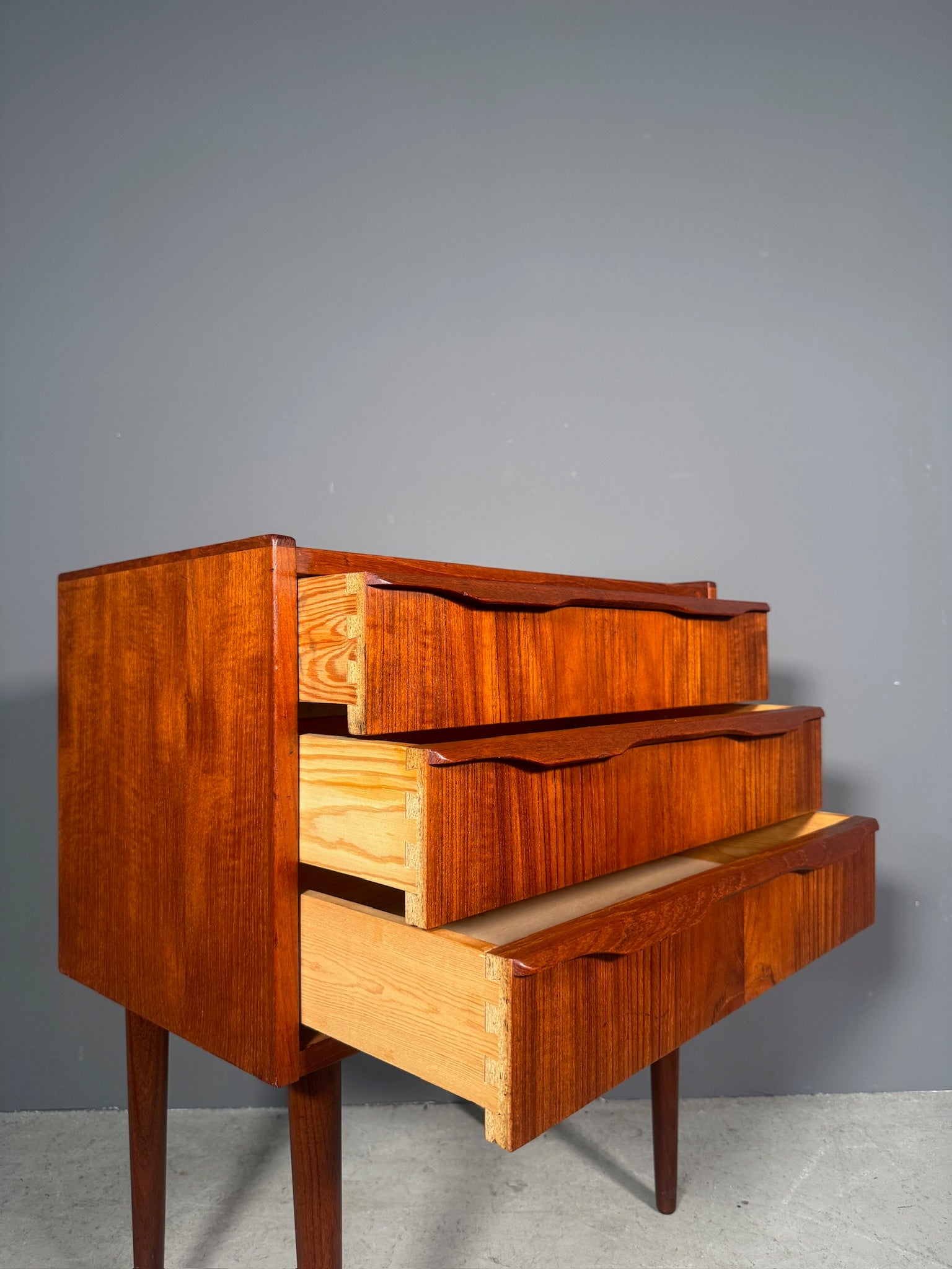 Comodino danese in teak
