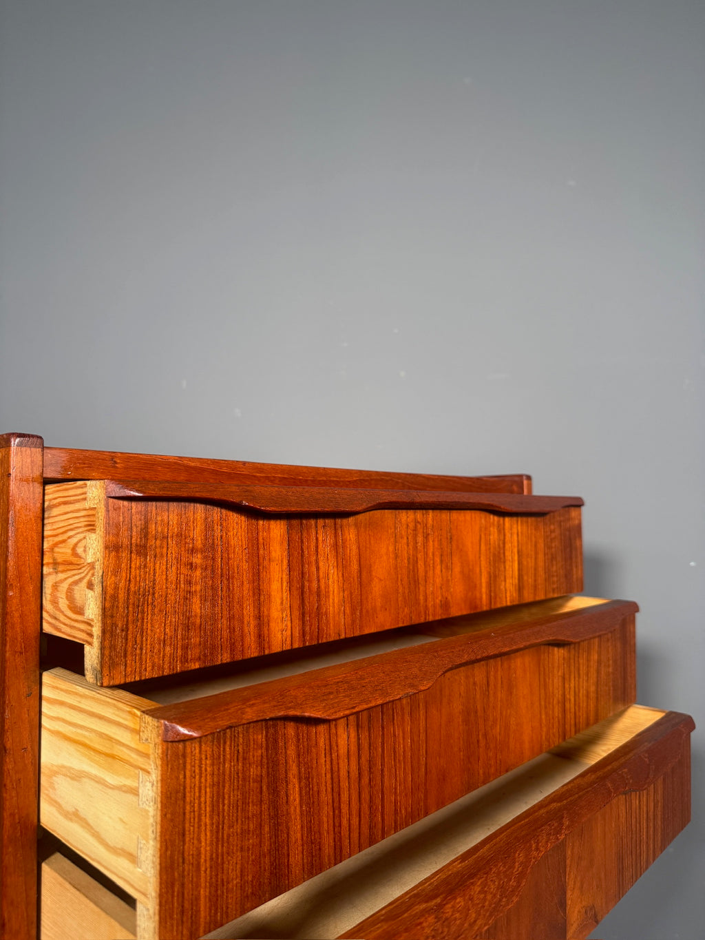 Comodino danese in teak