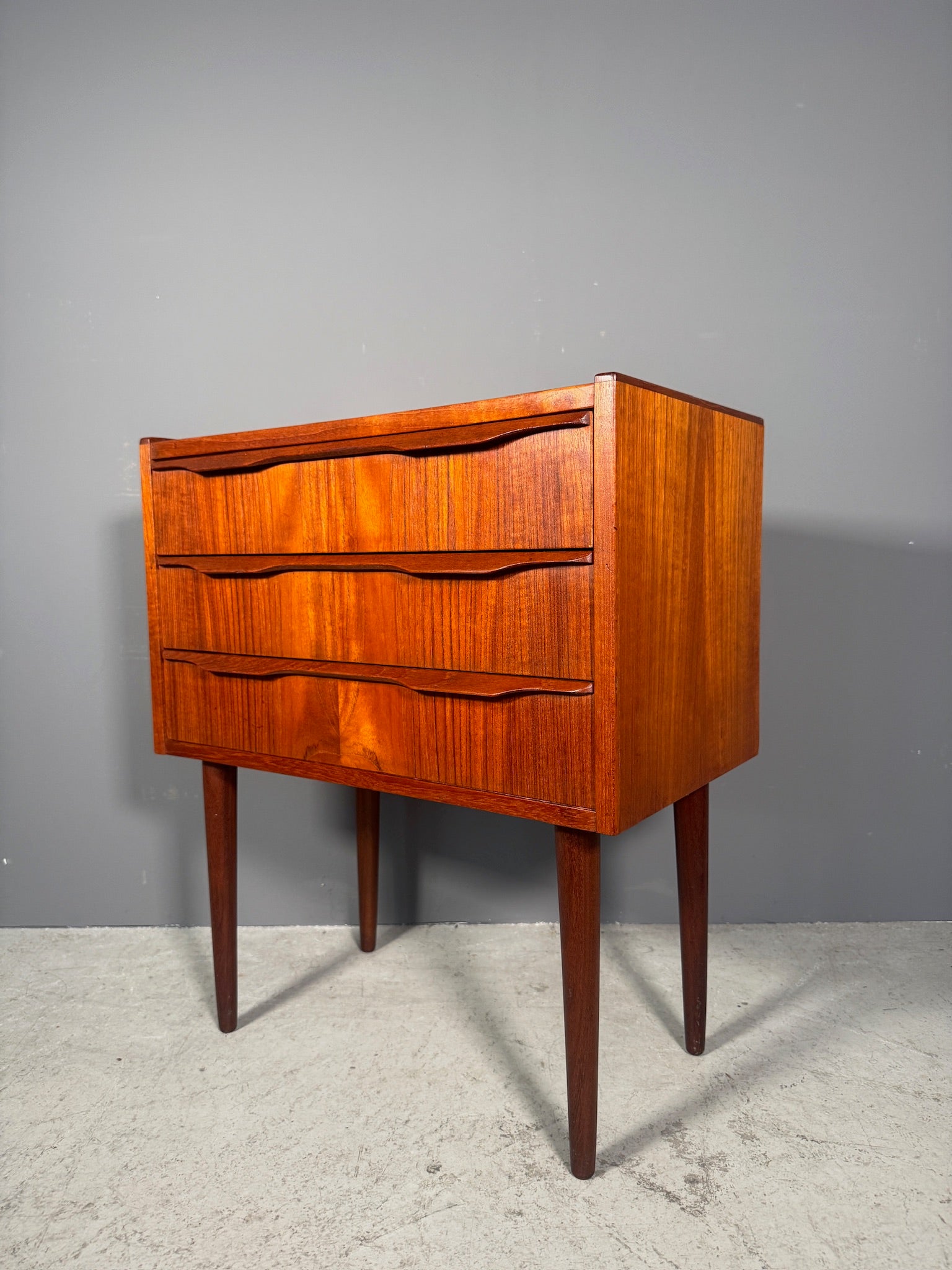 Comodino danese in teak