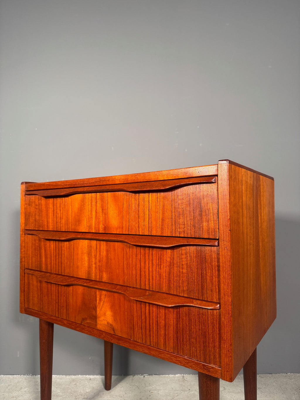 Comodino danese in teak