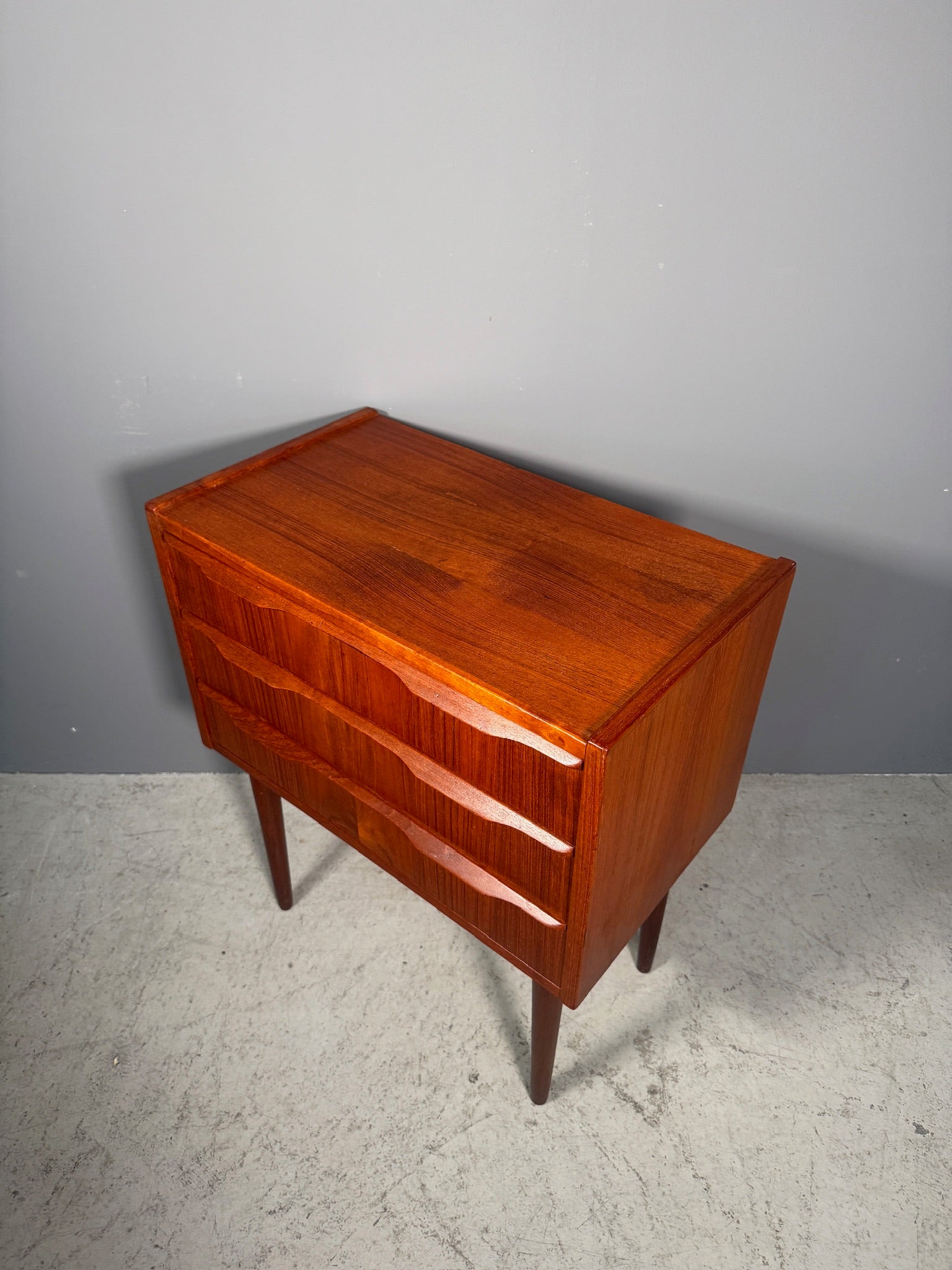 Comodino danese in teak