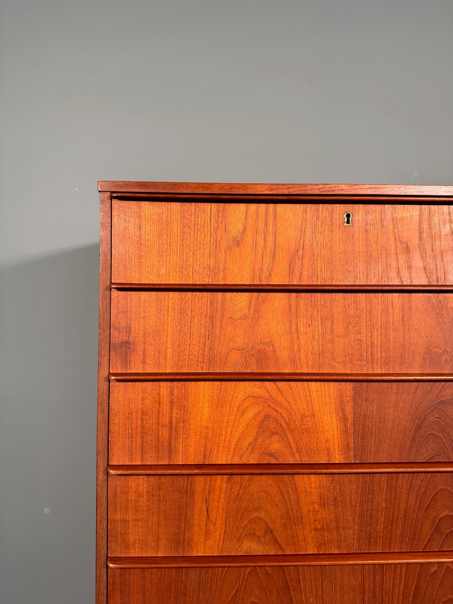 Cassettiera anni 70 in teak
