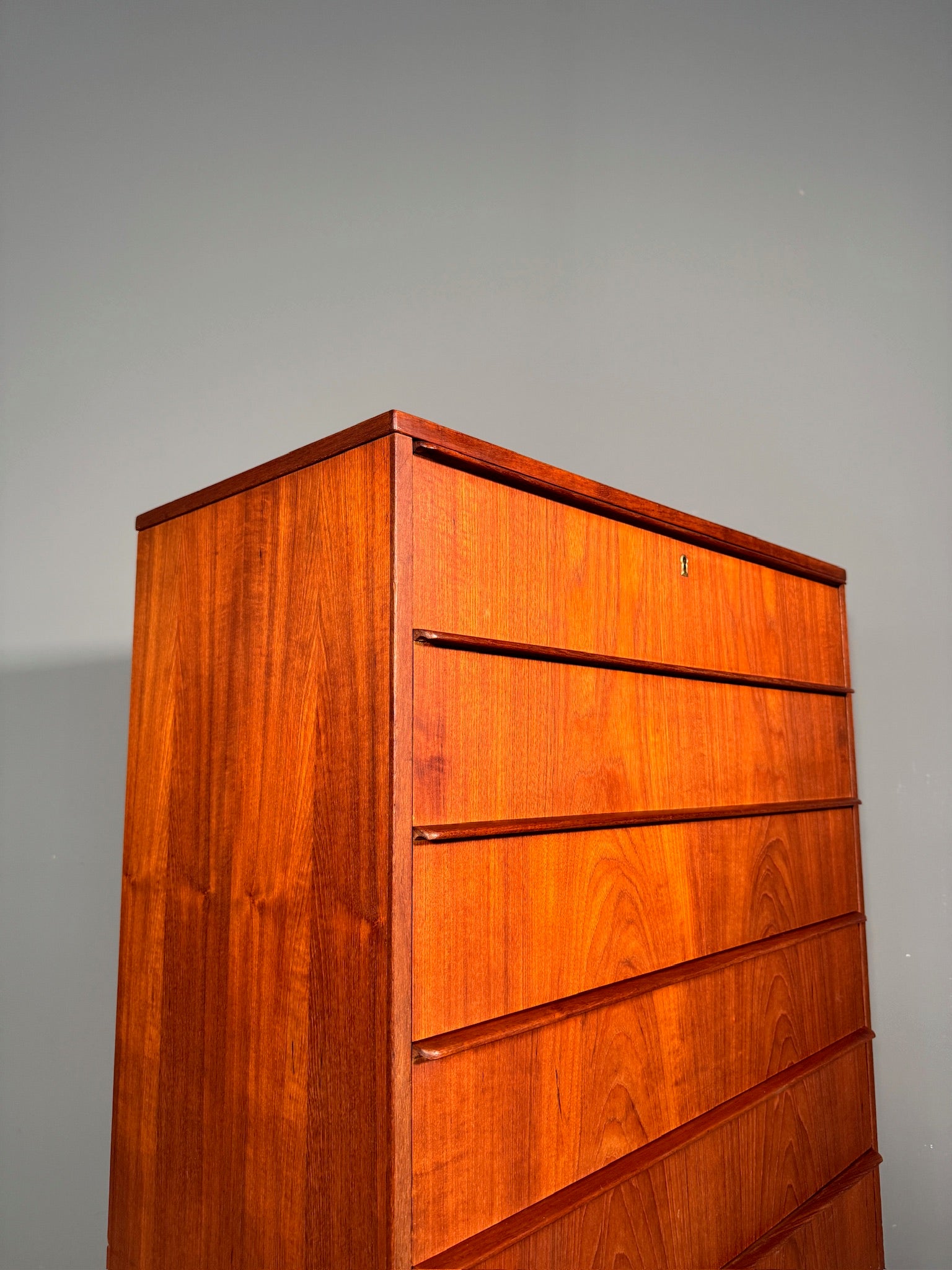 Cassettiera anni 70 in teak