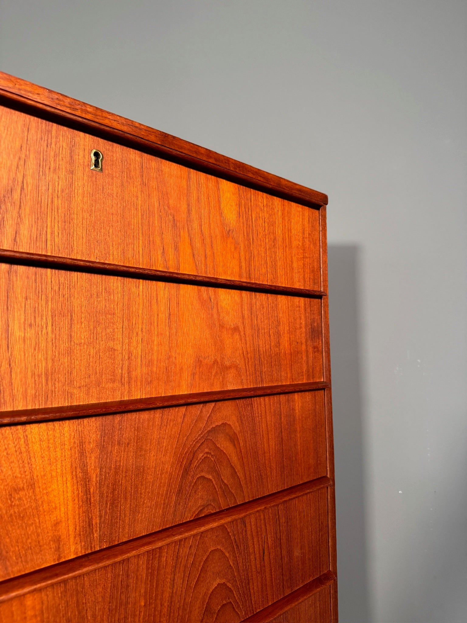 Cassettiera anni 70 in teak