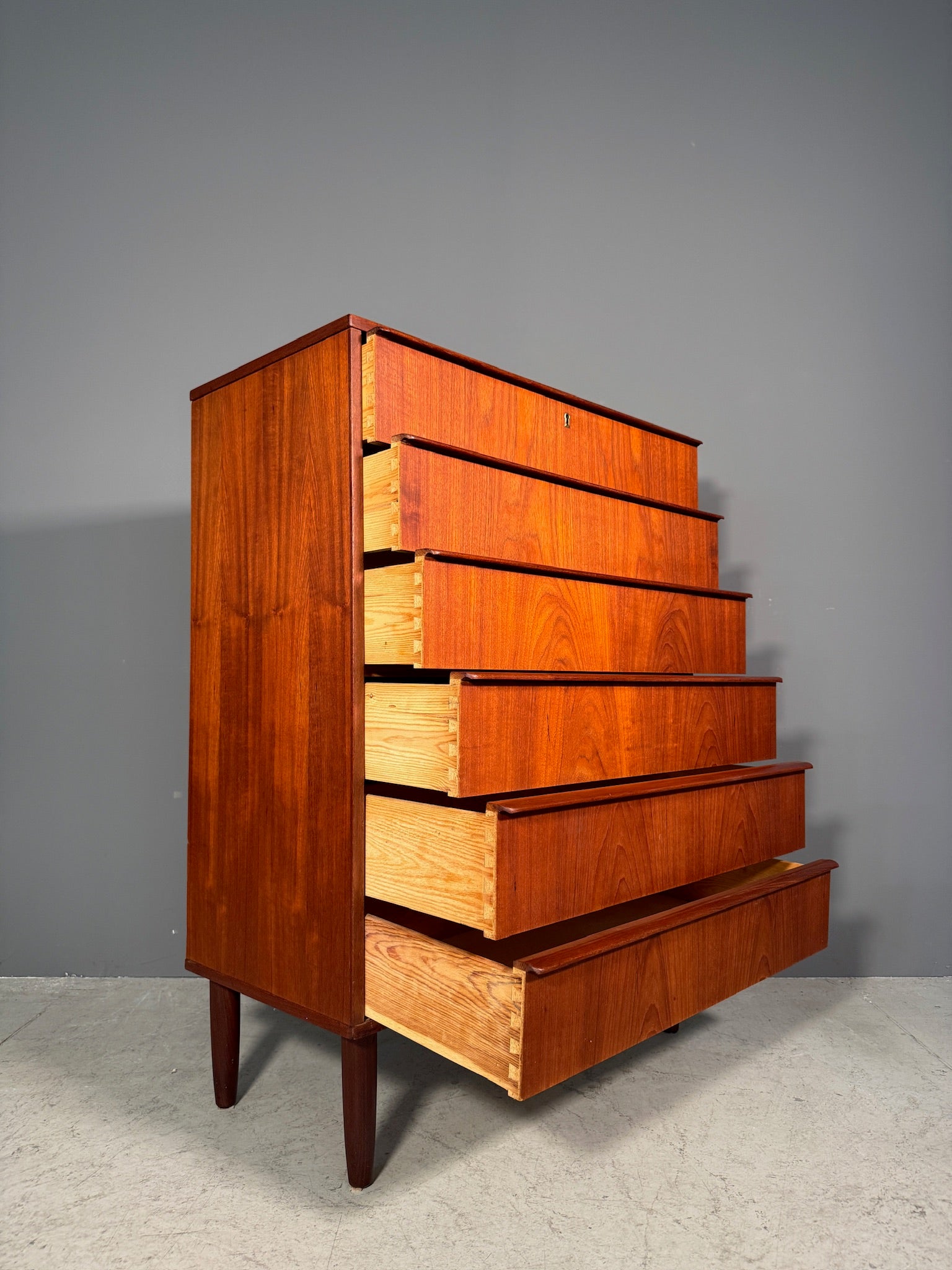Cassettiera anni 70 in teak