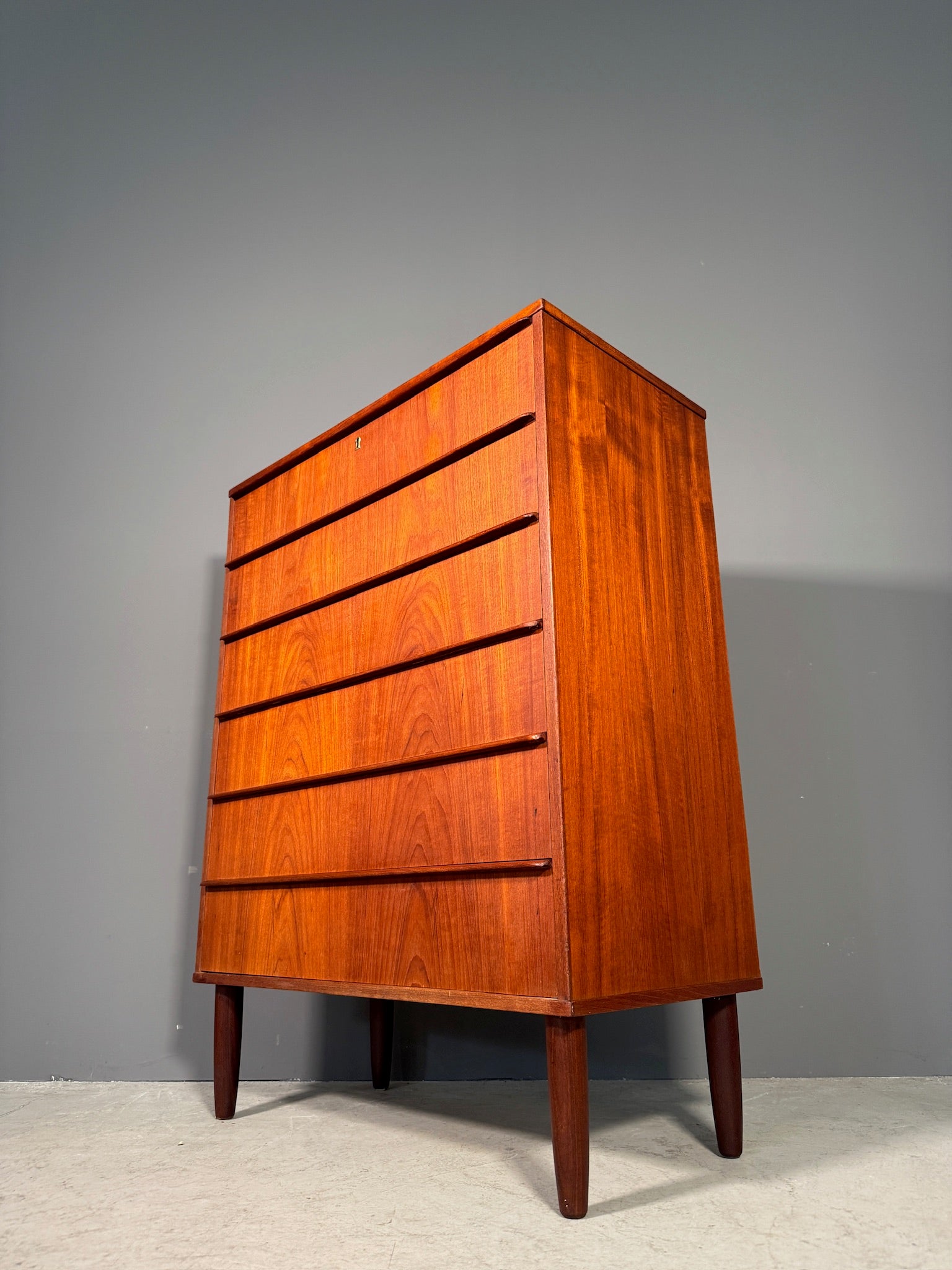 Cassettiera anni 70 in teak