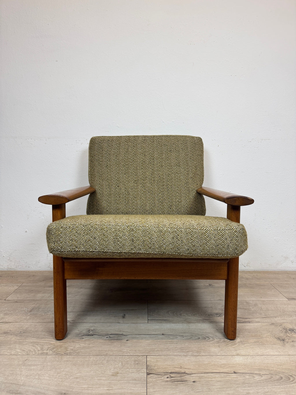 Poltrona di Poul Volther modello 390