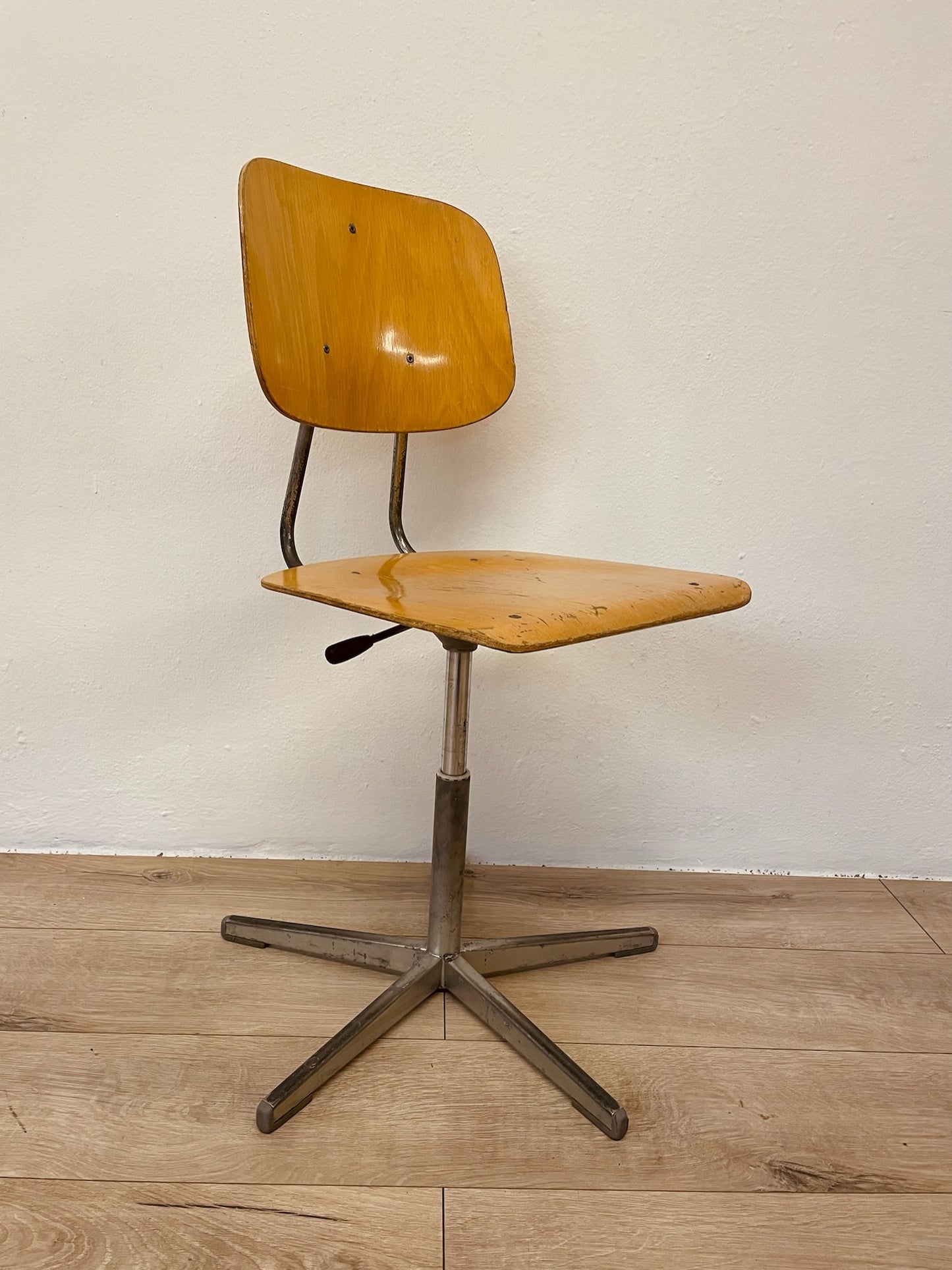 Sedia da scuola girevole anni 70