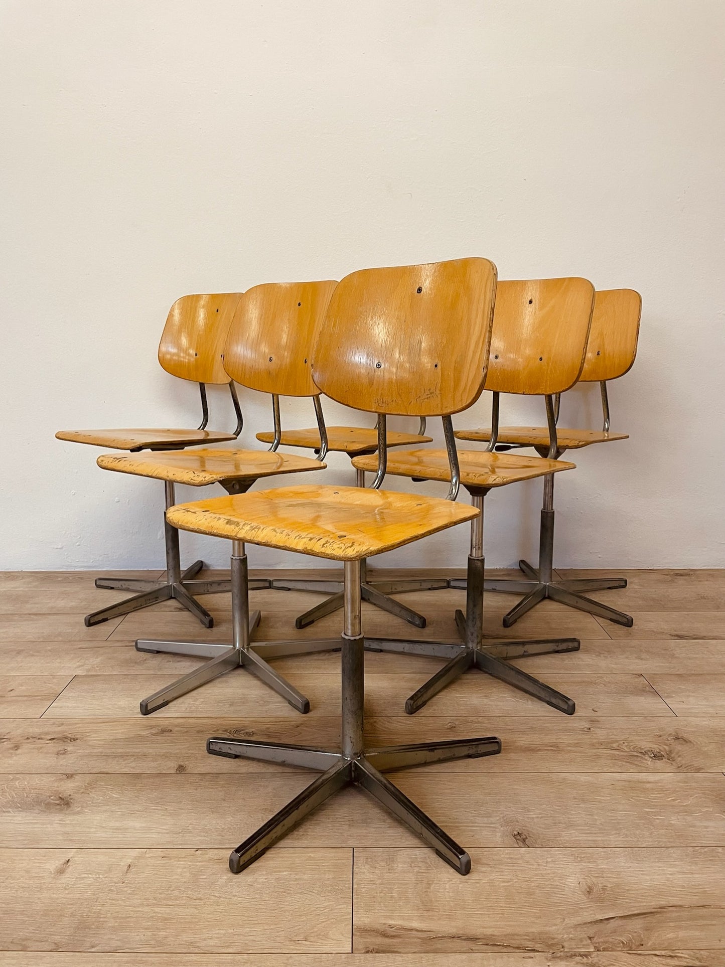 Sedia da scuola girevole anni 70
