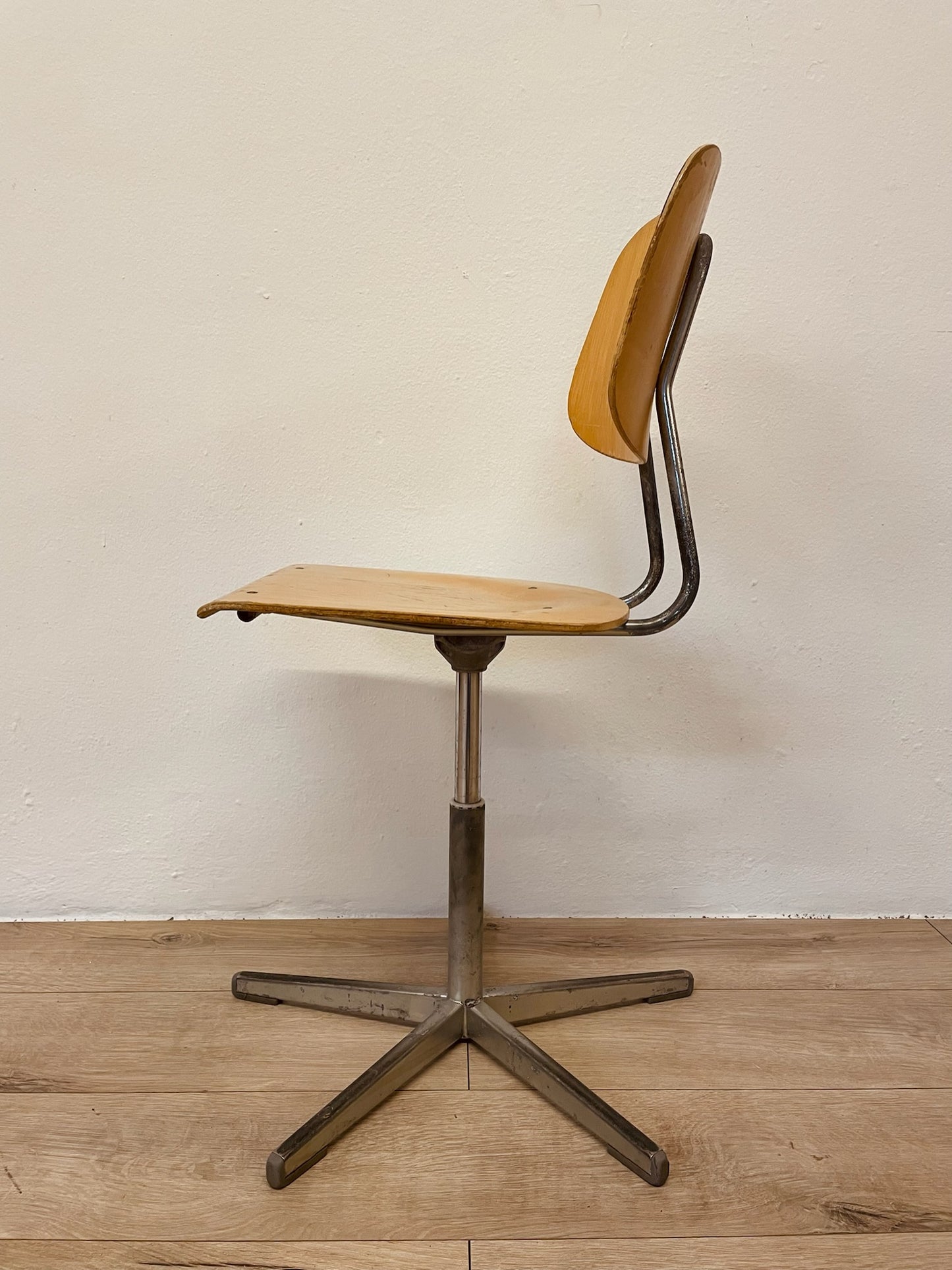 Sedia da scuola girevole anni 70