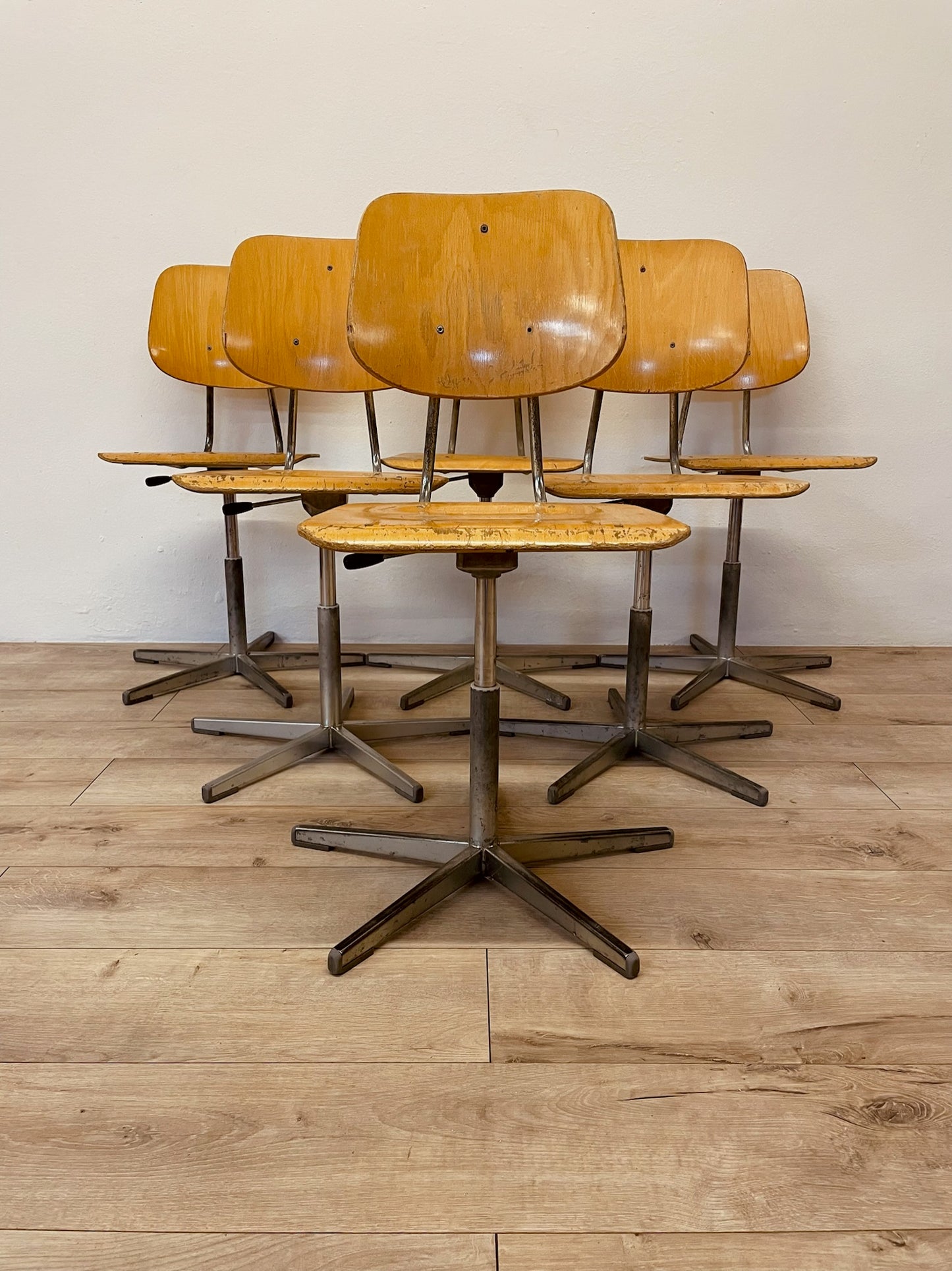 Sedia da scuola girevole anni 70